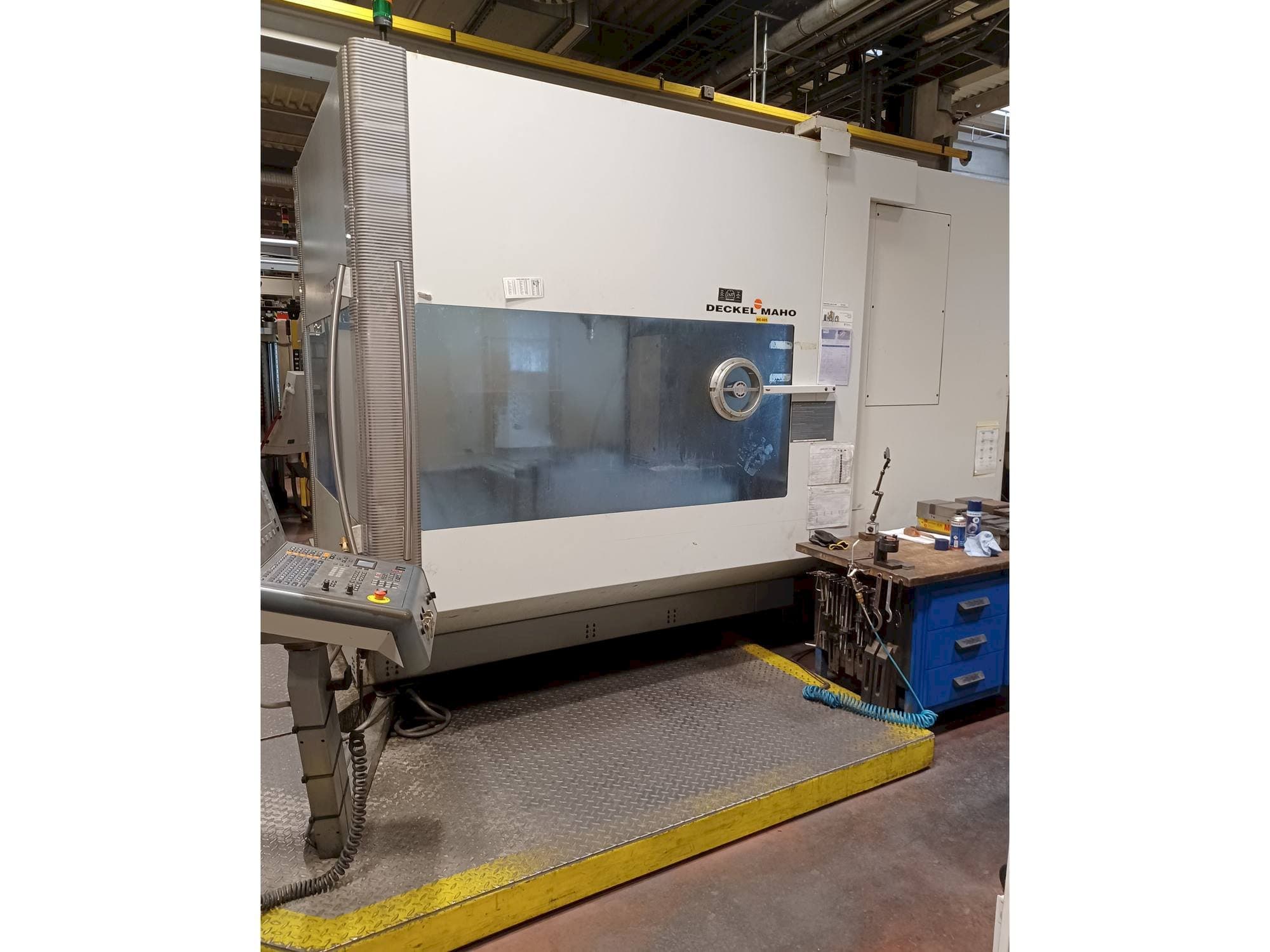 Frontansicht der DECKEL MAHO DMU 125 T hi-dyn Maschine