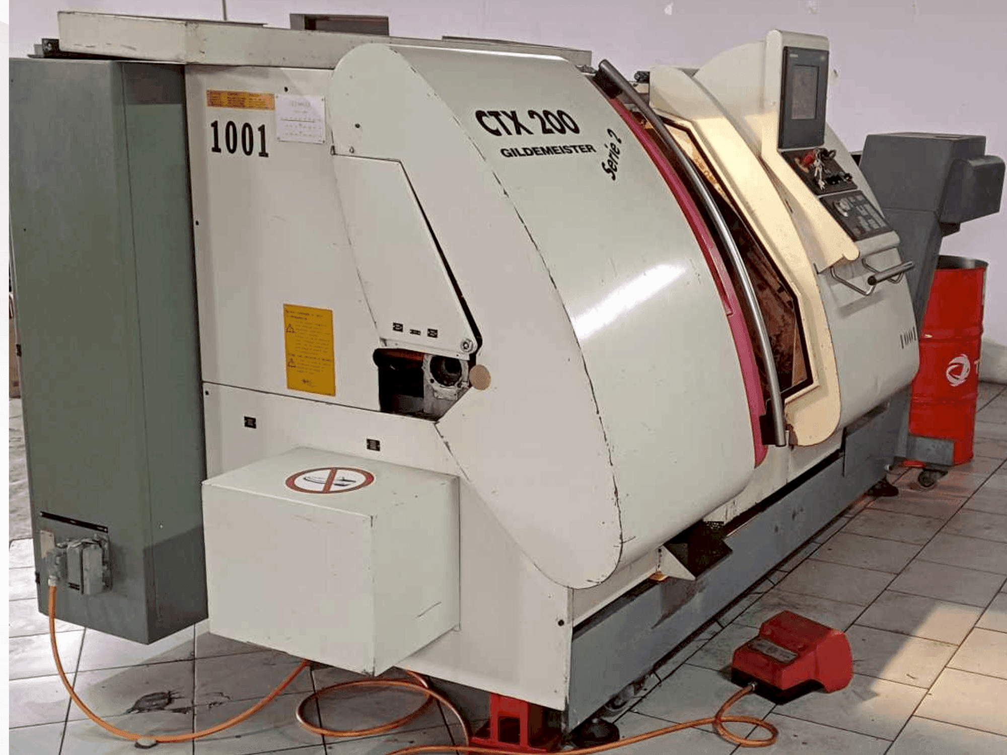 Frontansicht der Gildemeister CTX 200 S2  Maschine