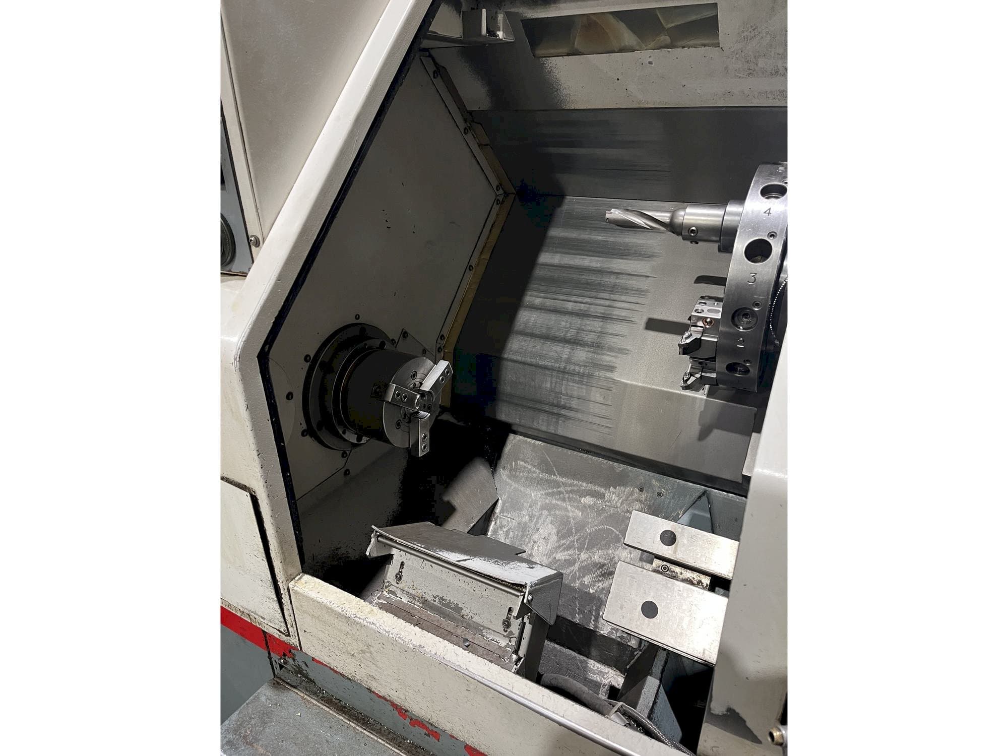 Arbeitsraum der Cincinnati Hawk TC150 Maschine