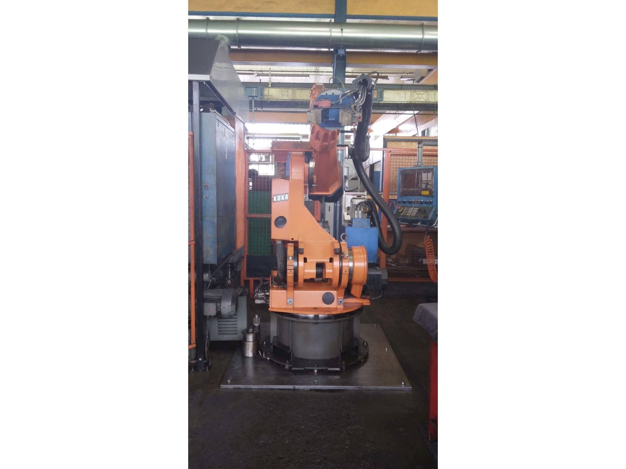 Frontansicht der KUKA IR 760/120.0  Maschine