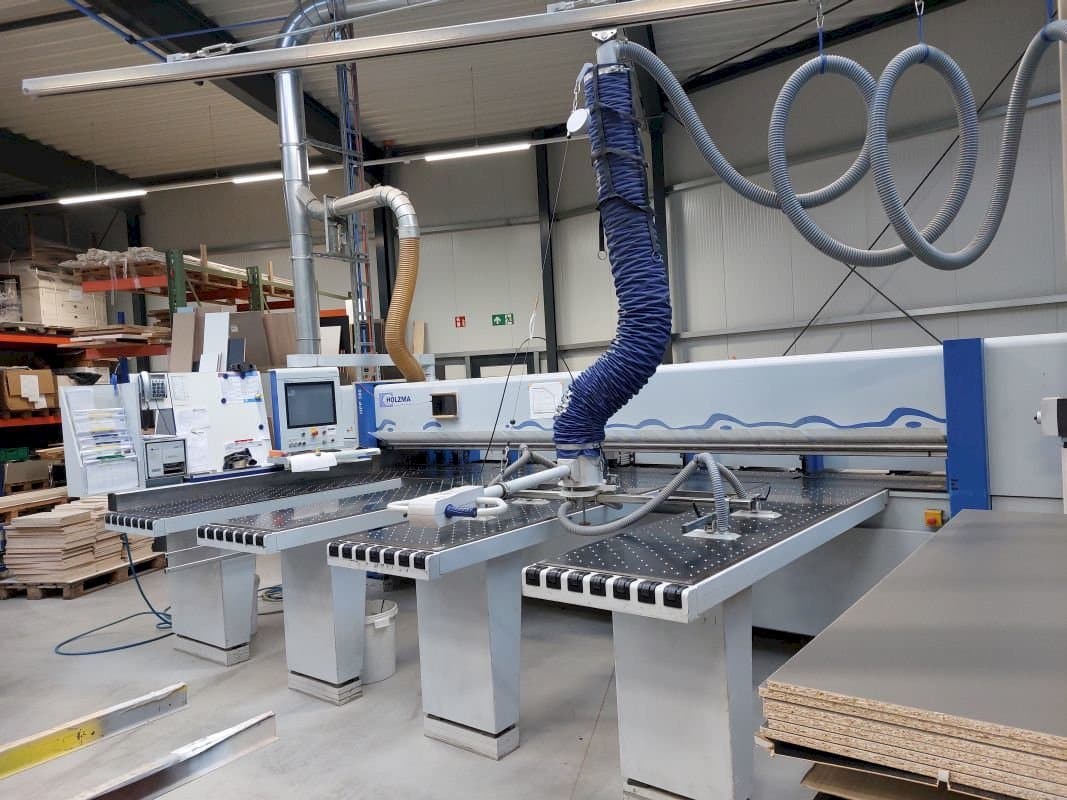 Frontansicht der HOLZMA HPP 380 Maschine