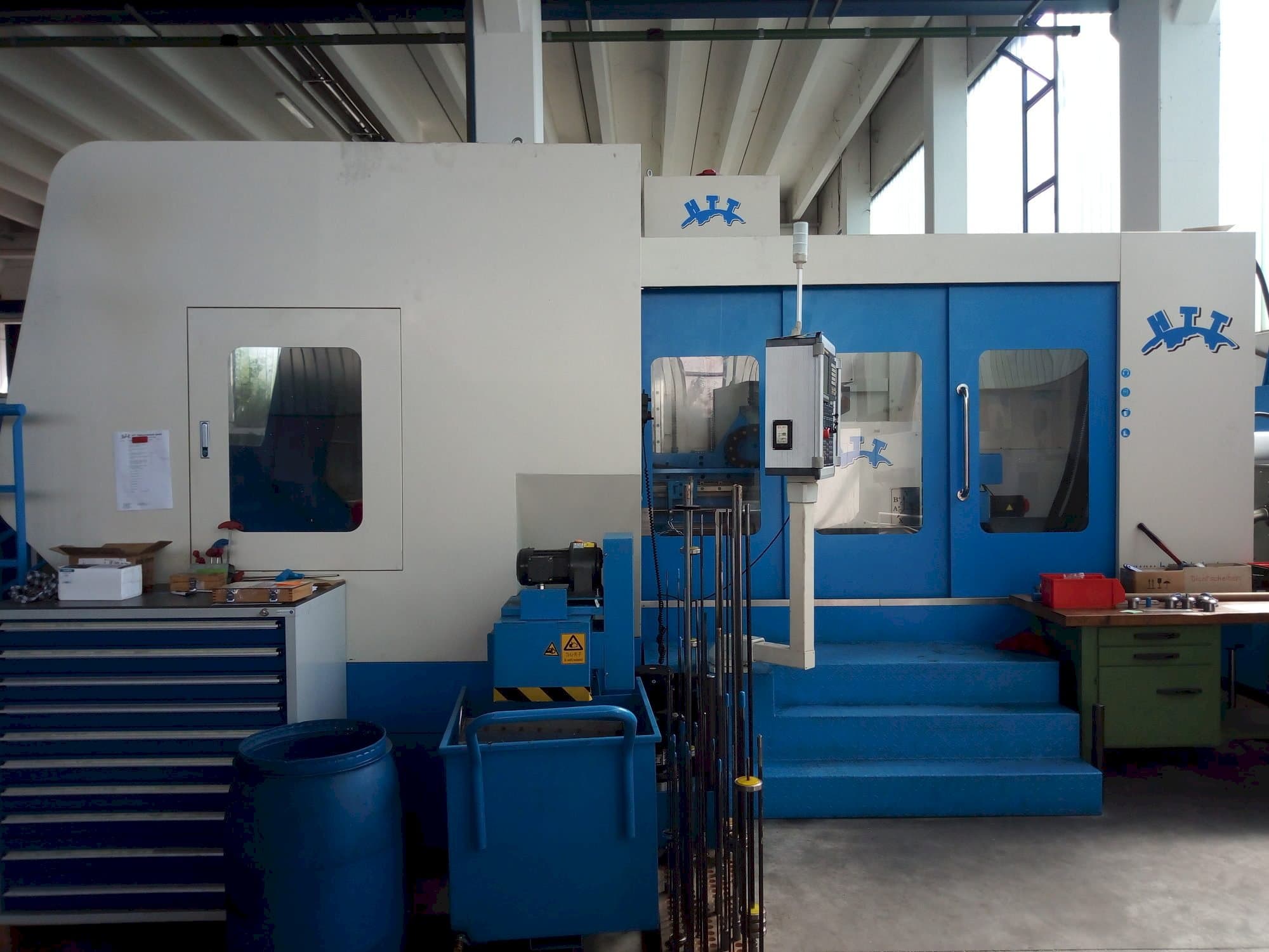 Frontansicht der HTT KBR6-1008 Maschine