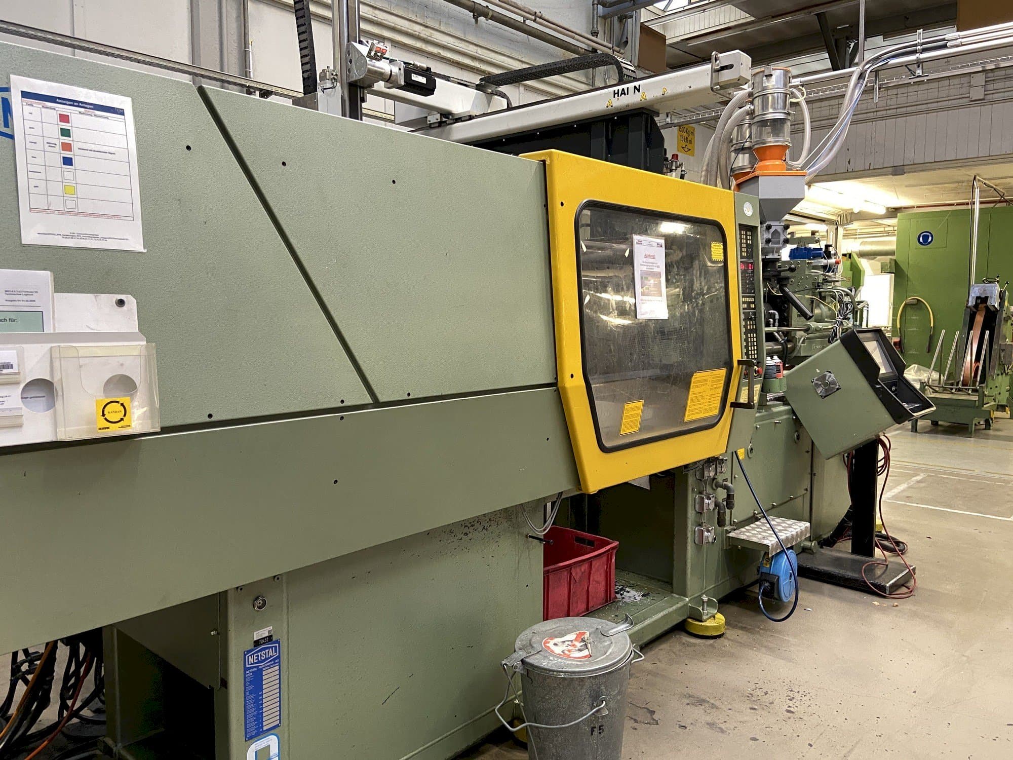 Frontansicht der Netstal Synergy 1500K/460 Maschine