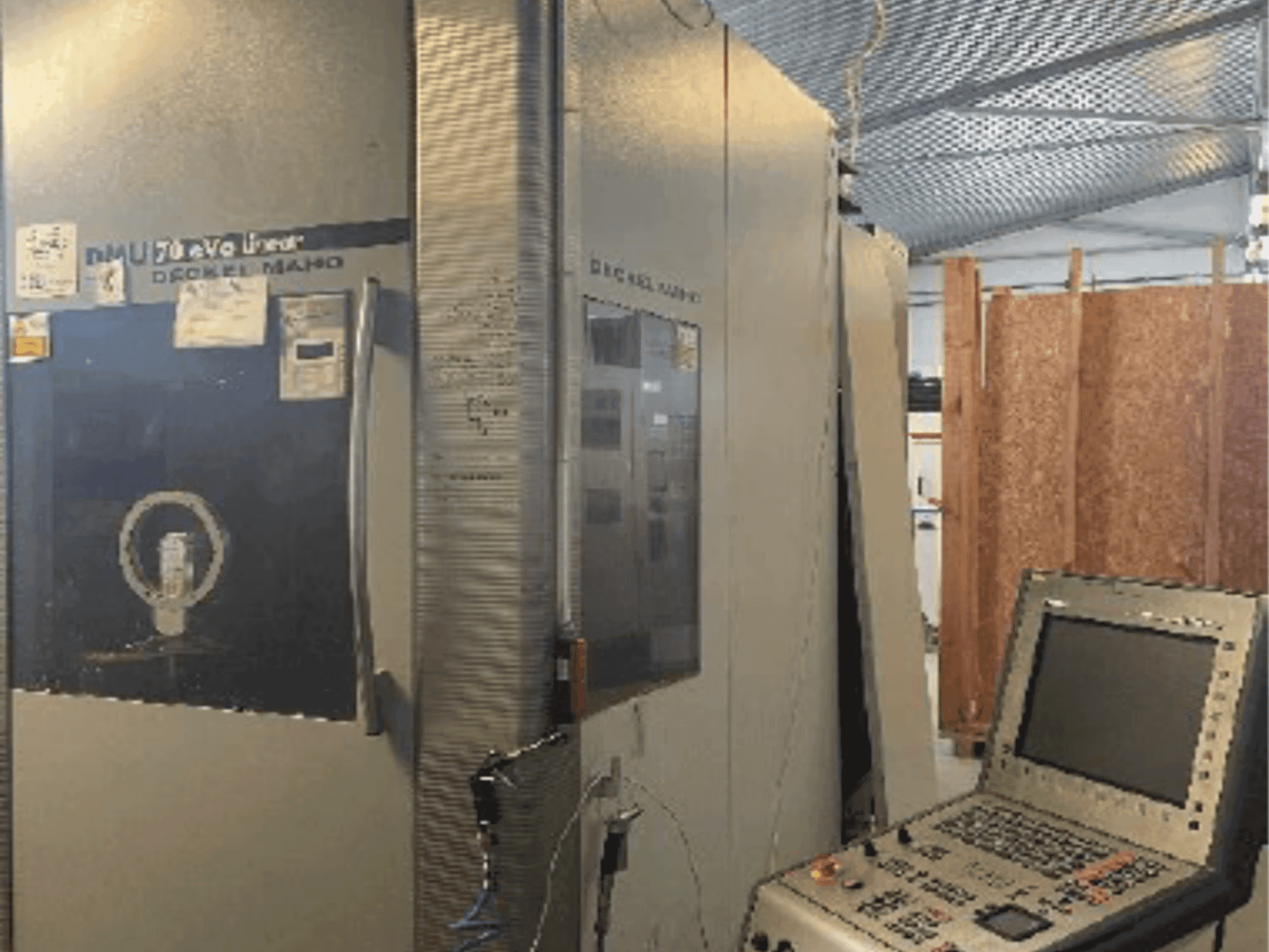 Frontansicht der DMG DECKEL MAHO DMU 70 eVo  Maschine