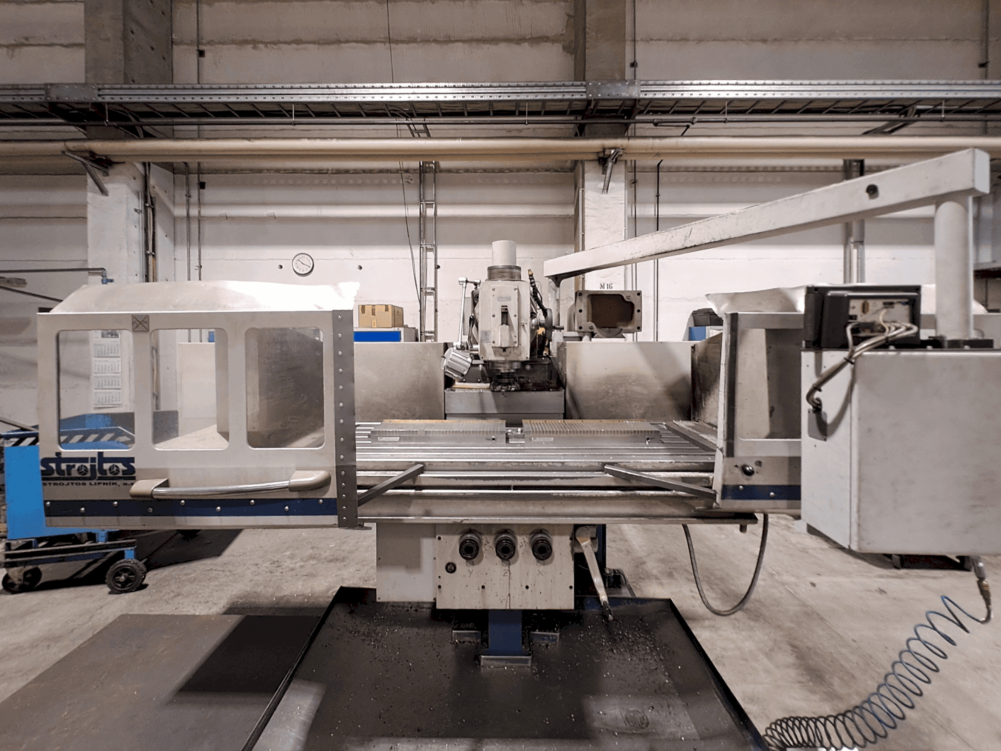 Frontansicht der TOS FGS63T Plus Maschine