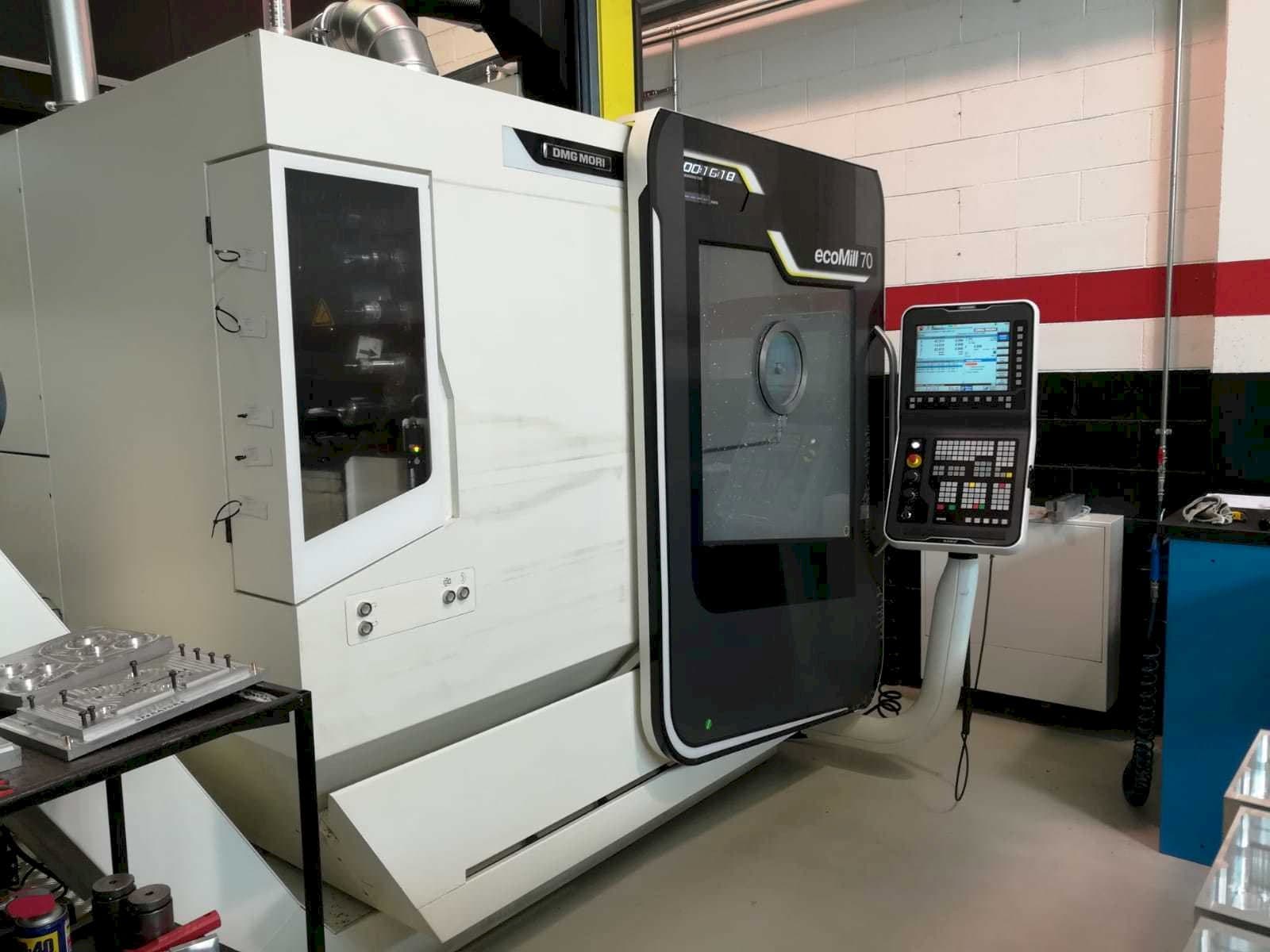 Frontansicht der DMG Deckel Maho Ecomill 70  Maschine