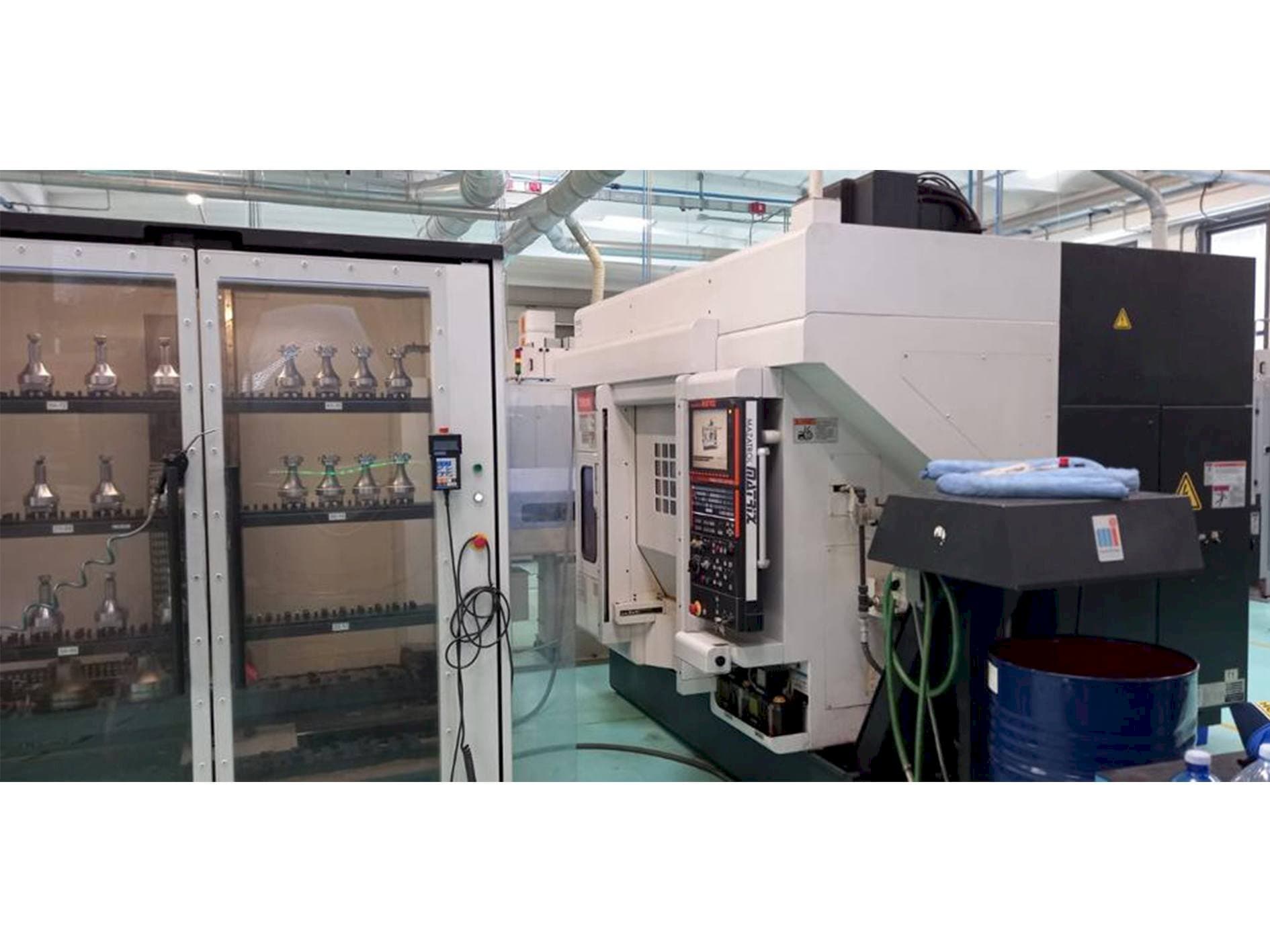 Frontansicht der Mazak Variaxis 500-5X II  Maschine