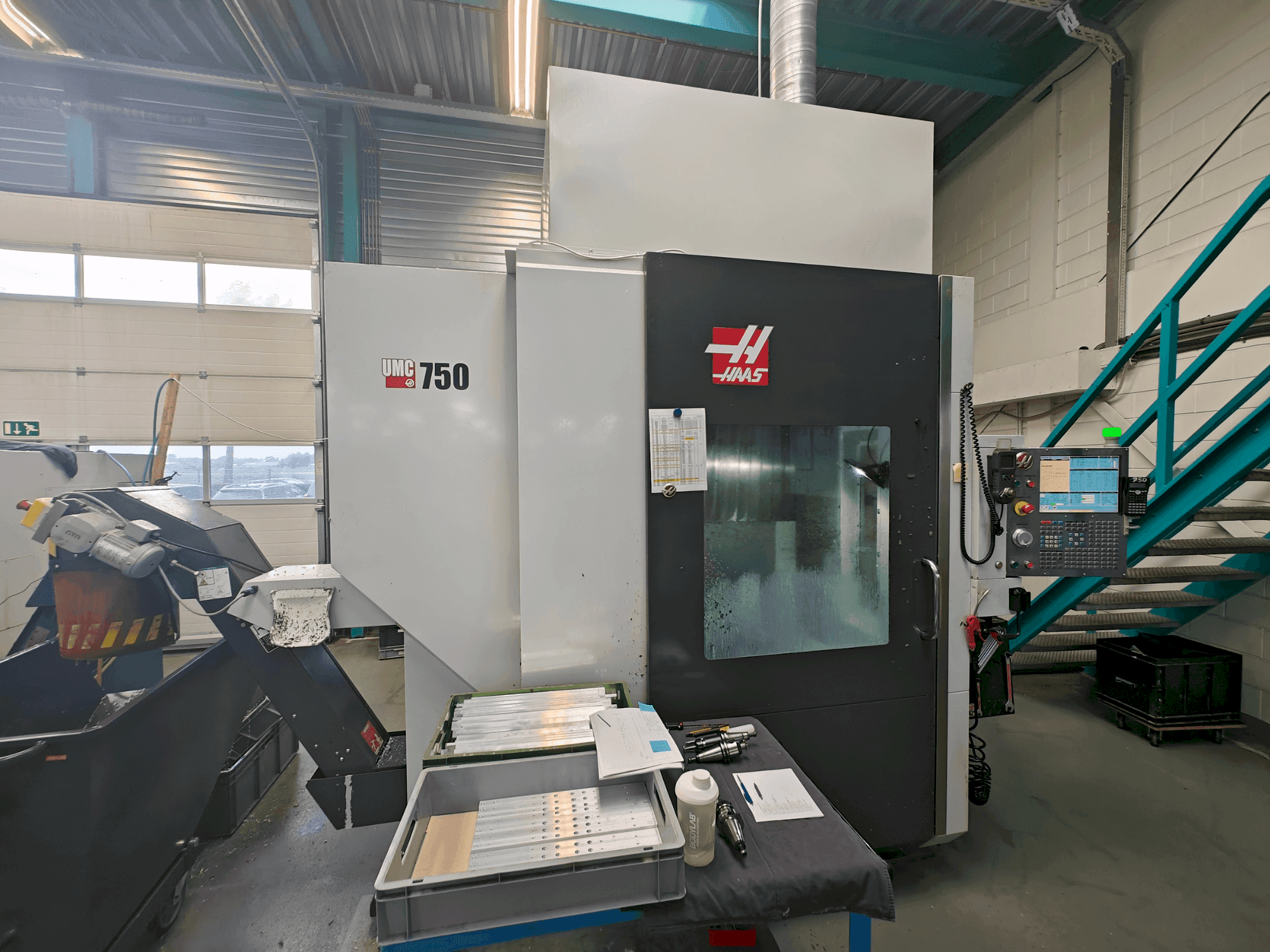 Frontansicht der HAAS UMC-750 Maschine