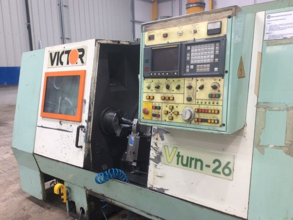 Frontansicht der Victor V Turn-26 Maschine