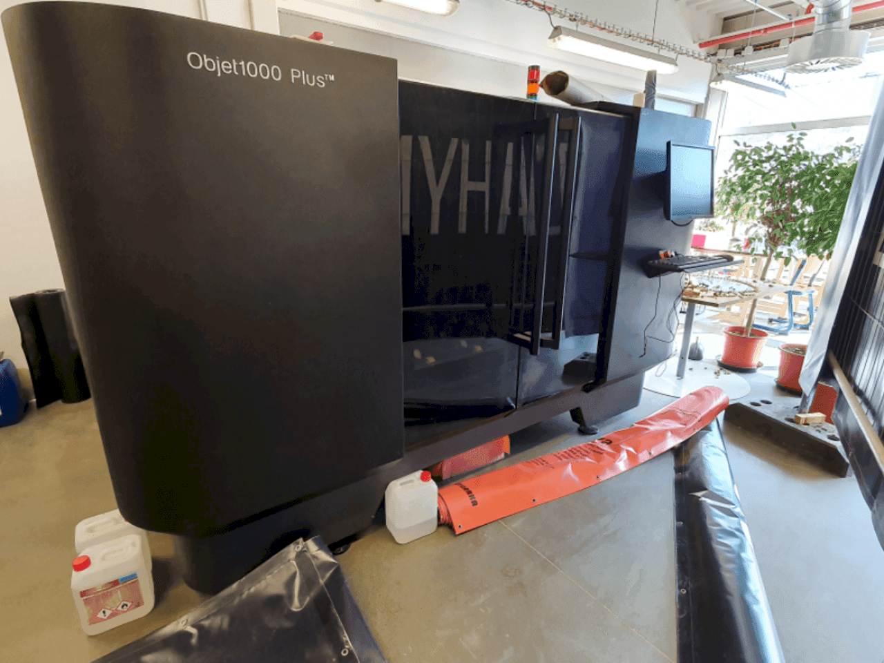 Frontansicht der Stratasys Objet 1000 Plus Maschine