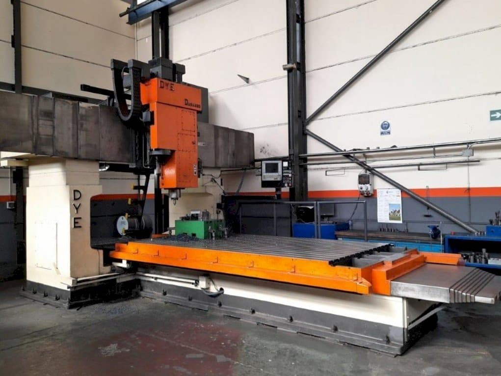 Frontansicht der DYE FB-3600 Maschine