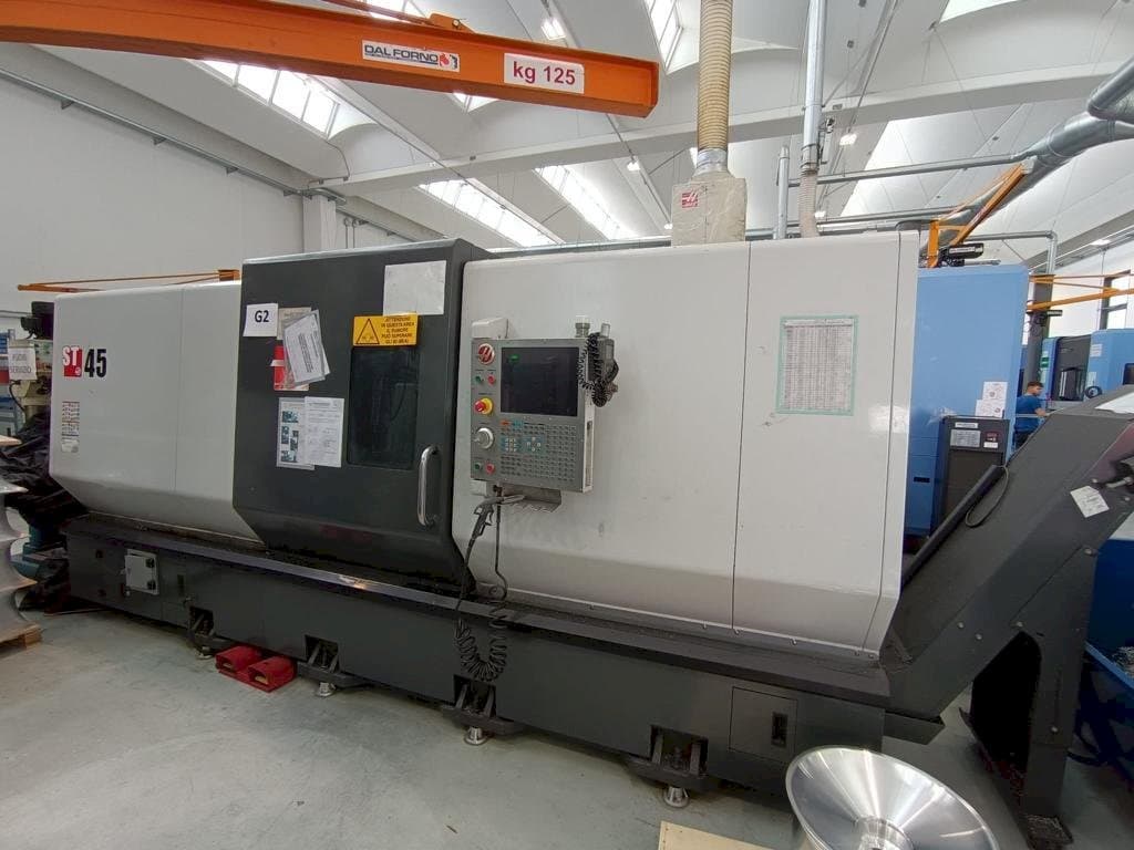 Frontansicht der HAAS ST 45 Maschine
