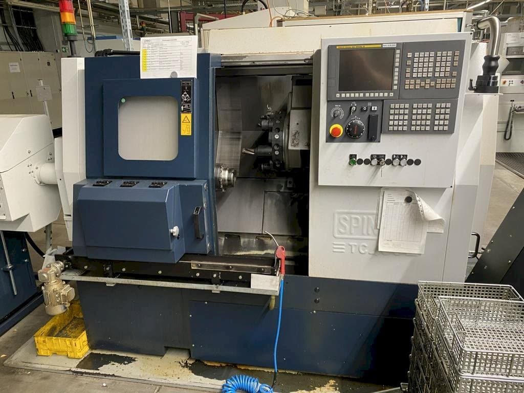 Frontansicht der SPINNER TC400 52MC Maschine