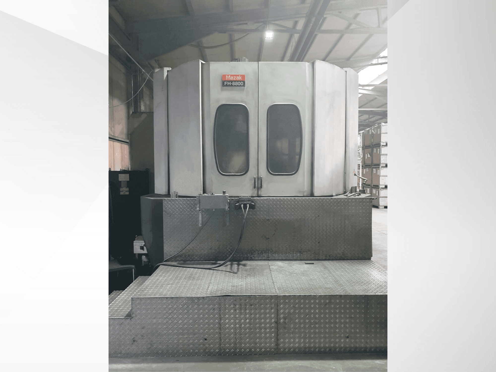 Frontansicht der Mazak FH 8800 Maschine