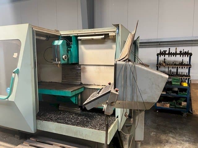 Frontansicht der DECKEL FP 4-60  Maschine