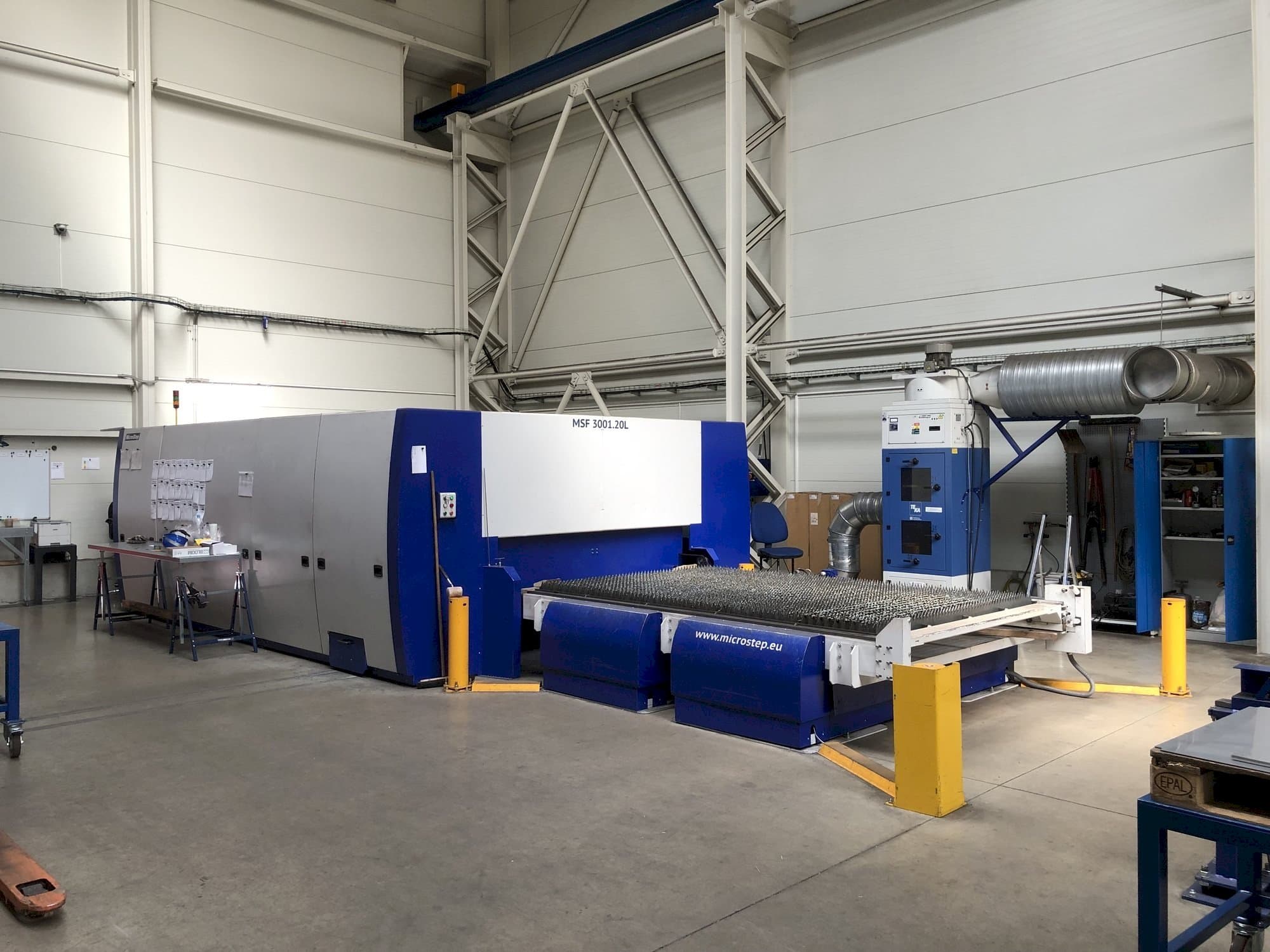 Linke Seitenansicht der MicroStep MSF 3001.20L  Maschine