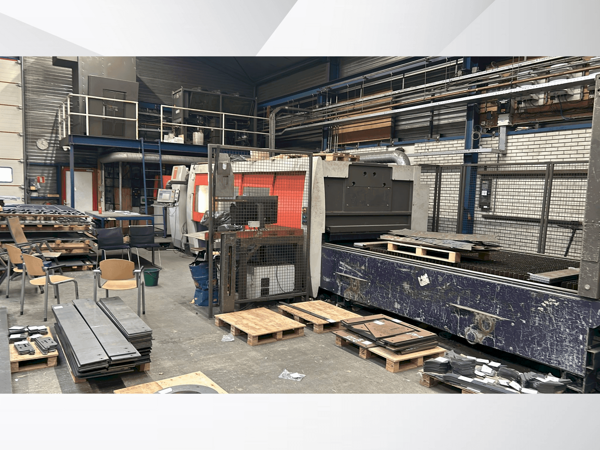 Frontansicht der Bystronic BySpeed Pro 3015 + ByTrans Extended 3015 Maschine