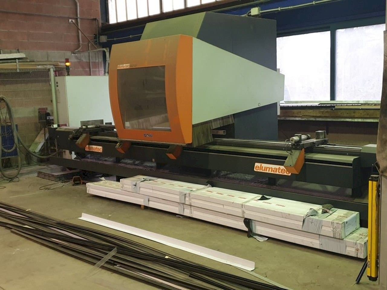 Frontansicht der Elumatec SBZ 131 Maschine