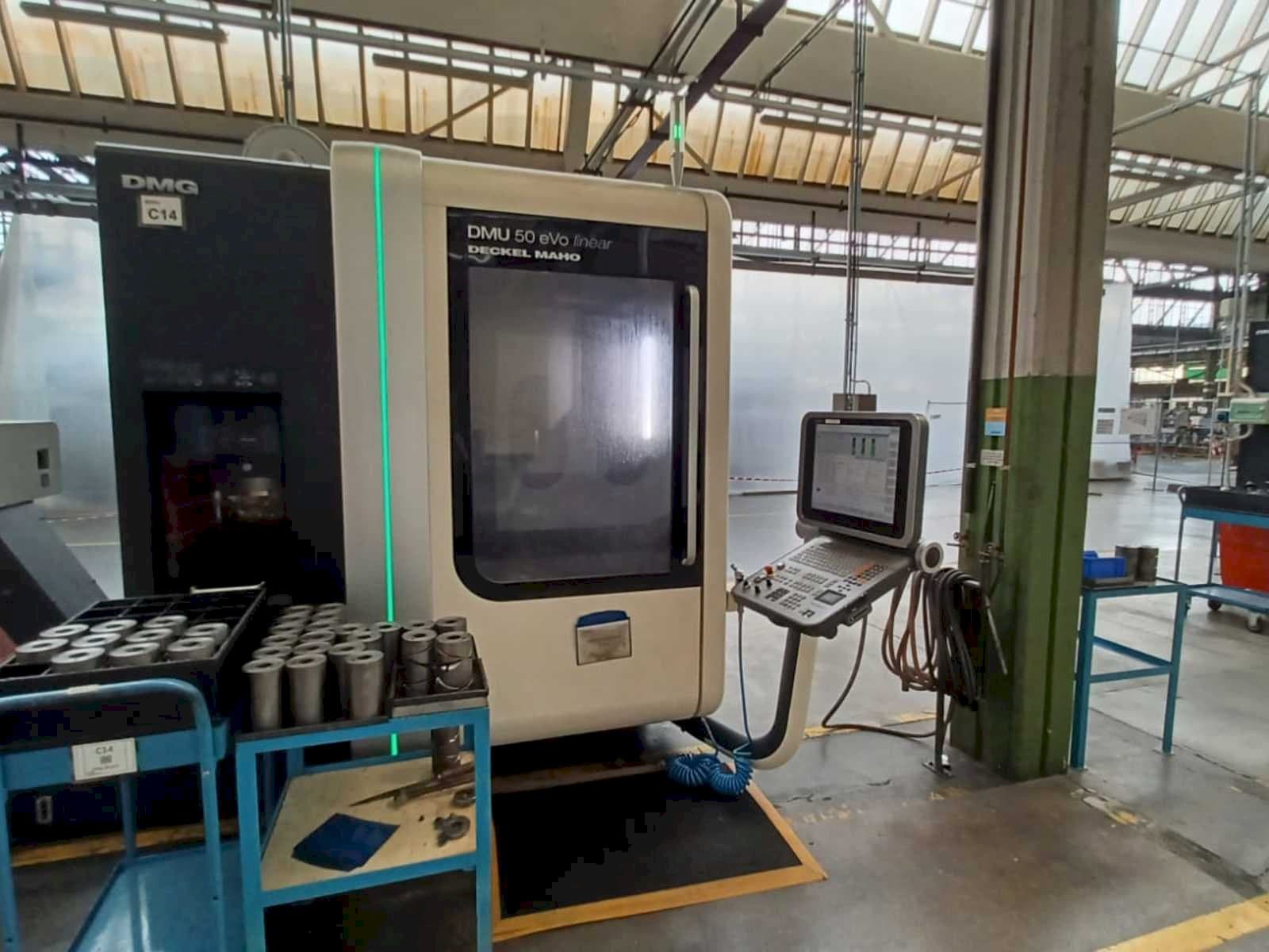 Frontansicht der DMG DMU 50 evo linear Maschine