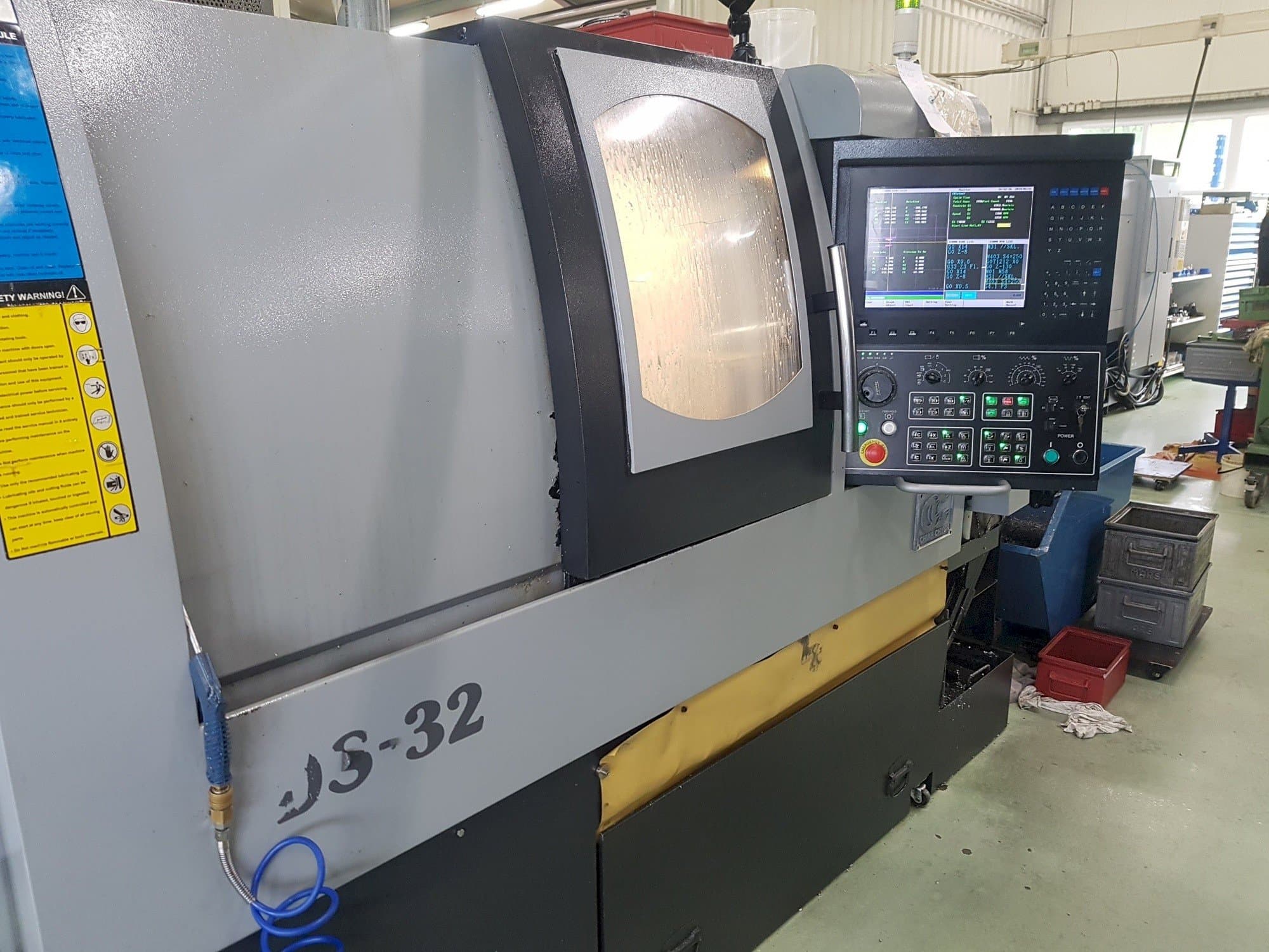 Frontansicht der Chiah-Chyun CDS-32 Maschine