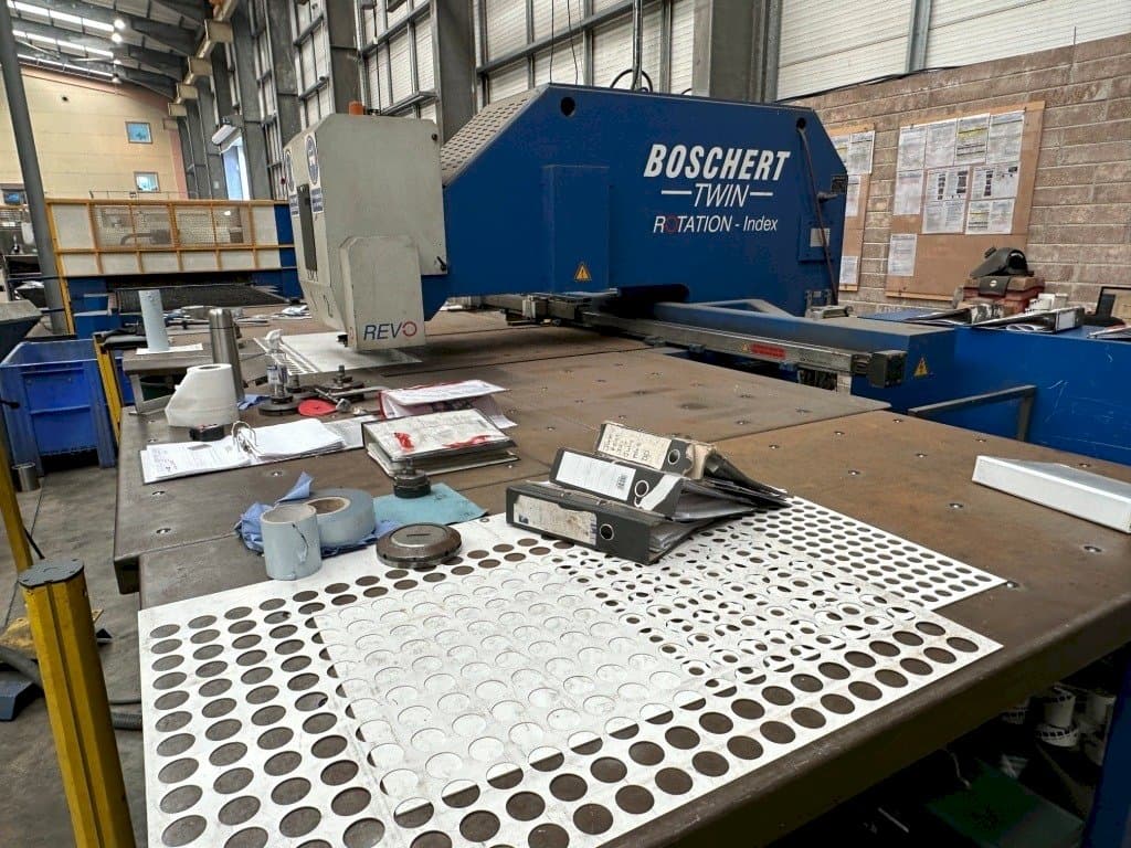 Frontansicht der Boschert Twin 1000 Inde Maschine