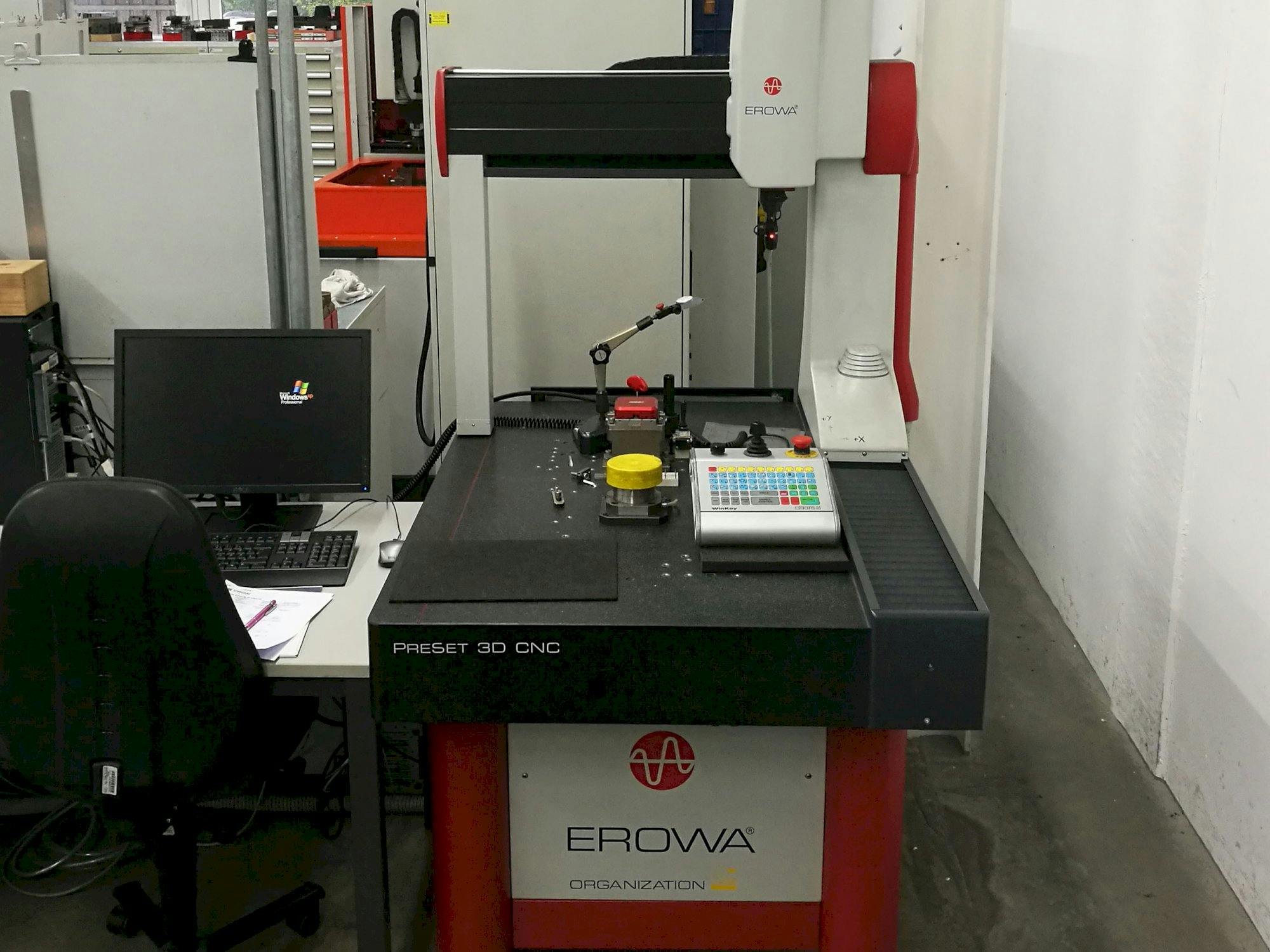 Frontansicht der EROWA PreSet 3D CNC Maschine