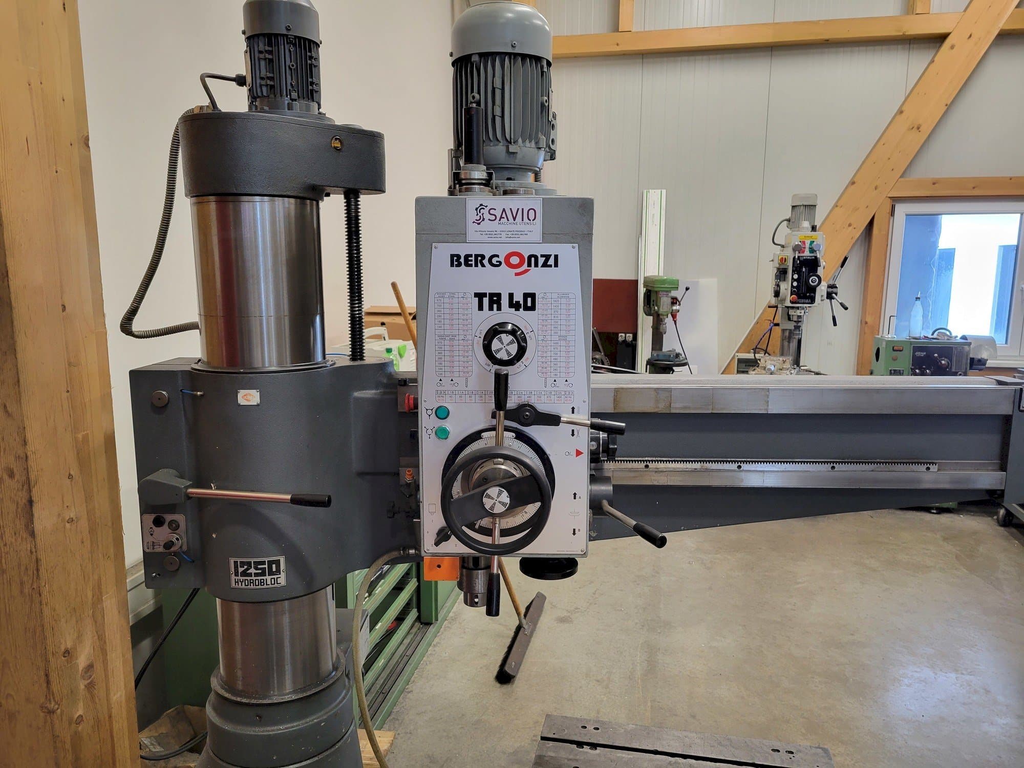 Frontansicht der BERGONZI TR40/1250H  Maschine