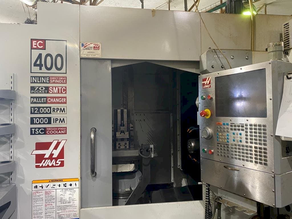 Frontansicht der HAAS EC-400 Maschine