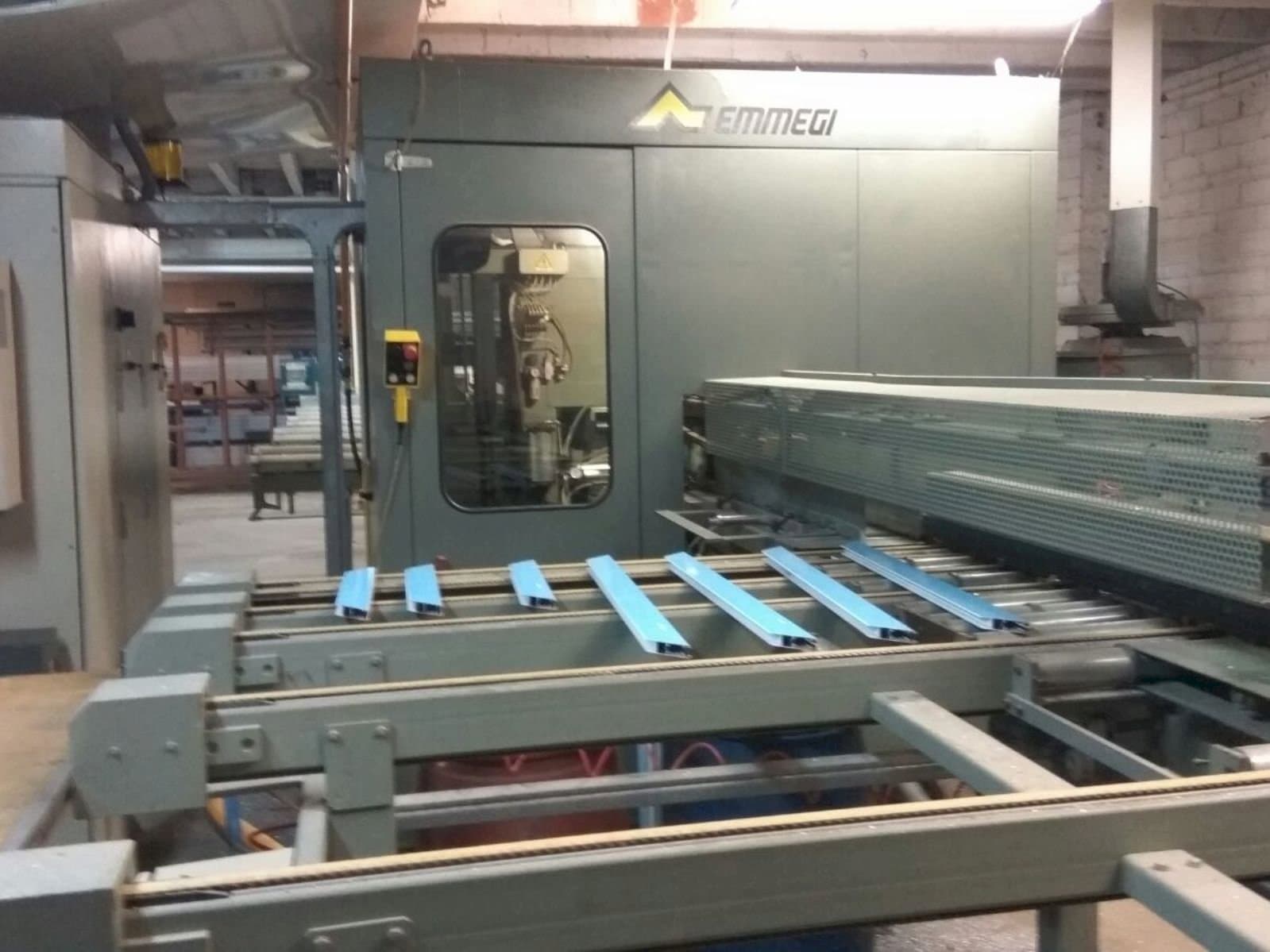 Frontansicht der Emmegi Quadra Maschine