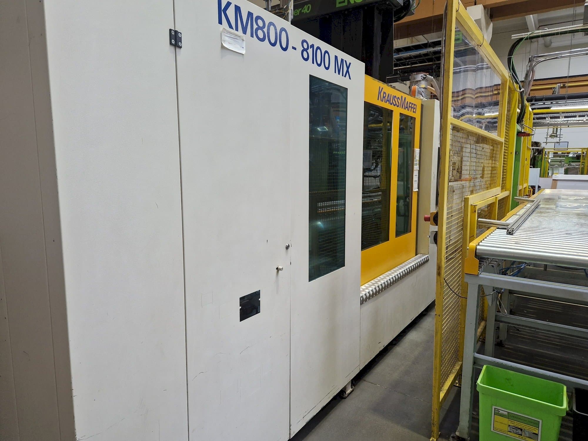 Linke Seitenansicht der Krauss Maffei 800-8100 MX Maschine