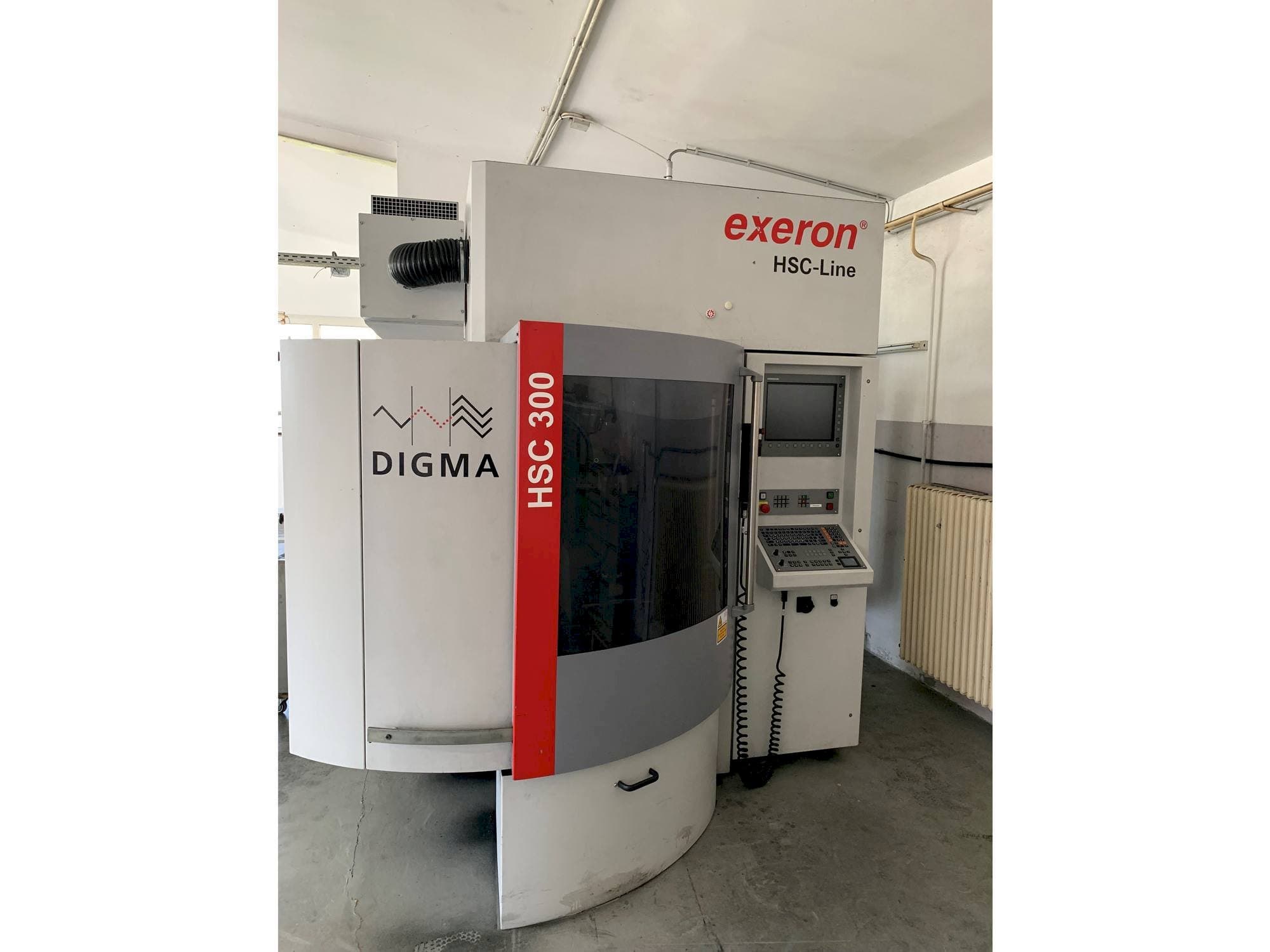 Frontansicht der Exeron HSC 300P Maschine