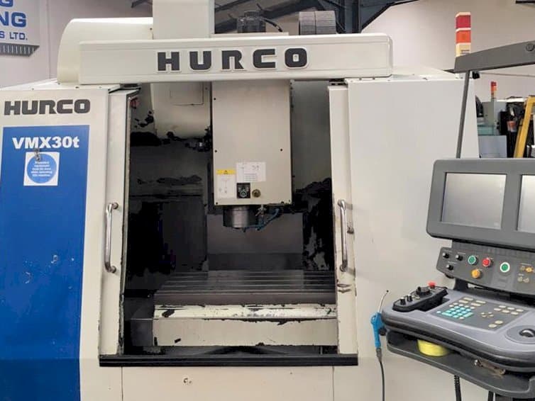Frontansicht der Hurco VMX 30T Maschine