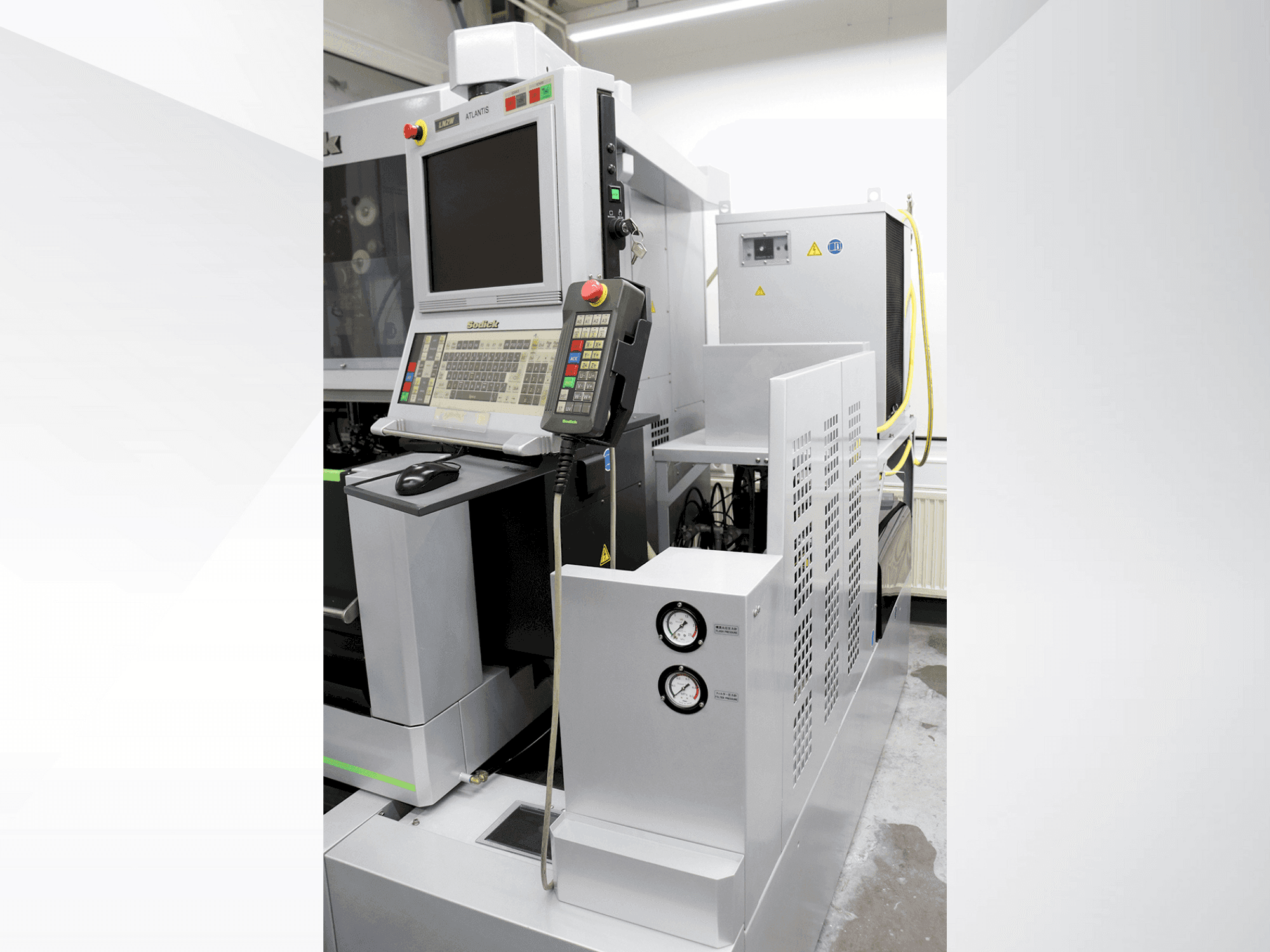 Frontansicht der Sodick VL400Q Maschine