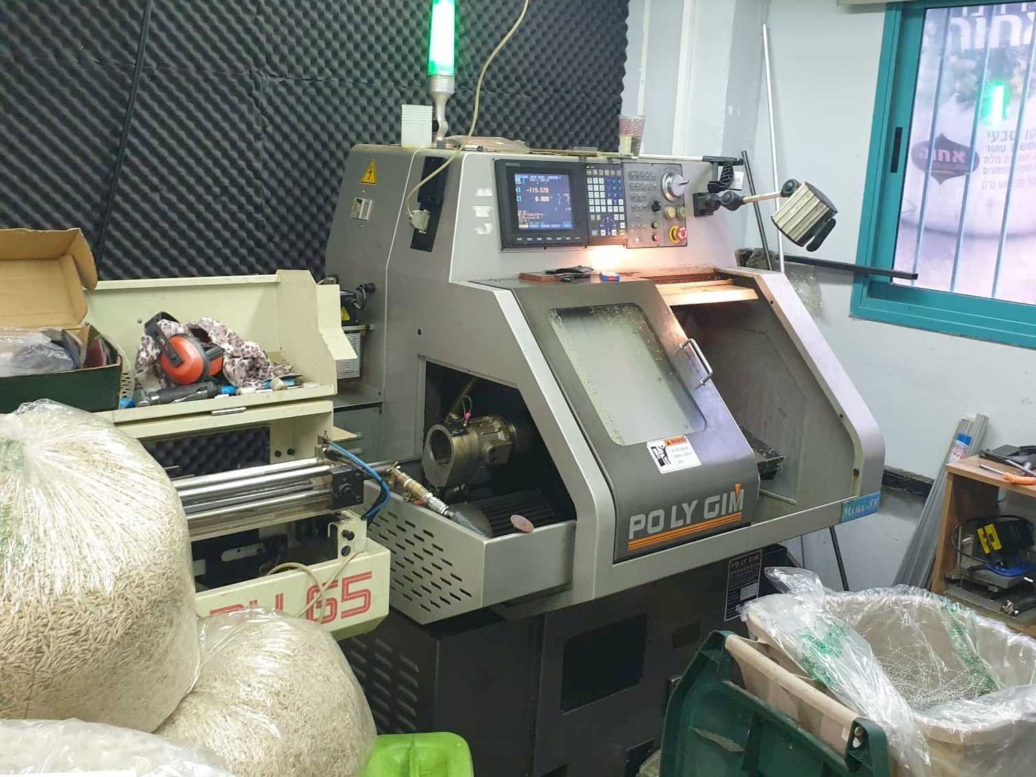 Frontansicht der PO LY GIM Mini-88 Maschine