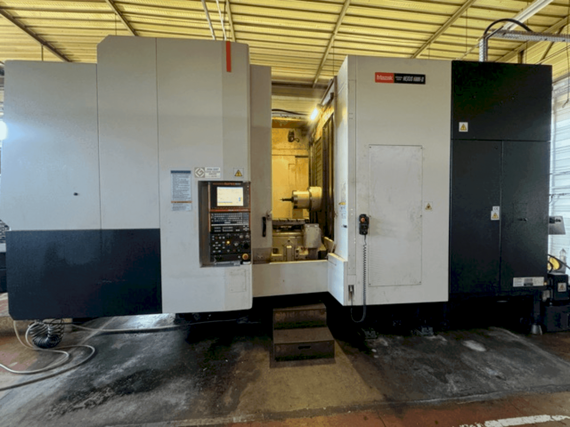 Frontansicht der Mazak HC NEXUS 6800II  Maschine