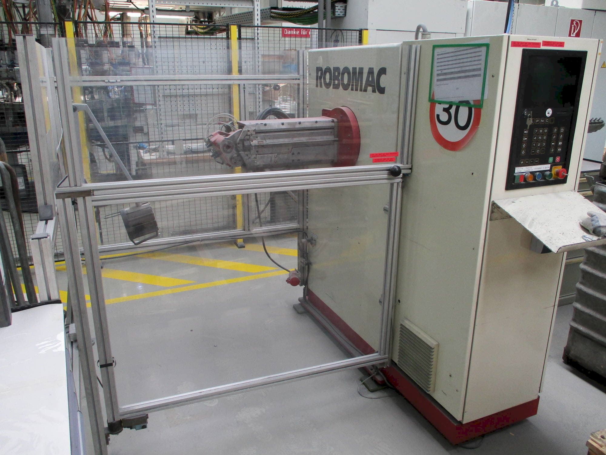 Frontansicht der Numalliance/Latour Robomac 206 Maschine