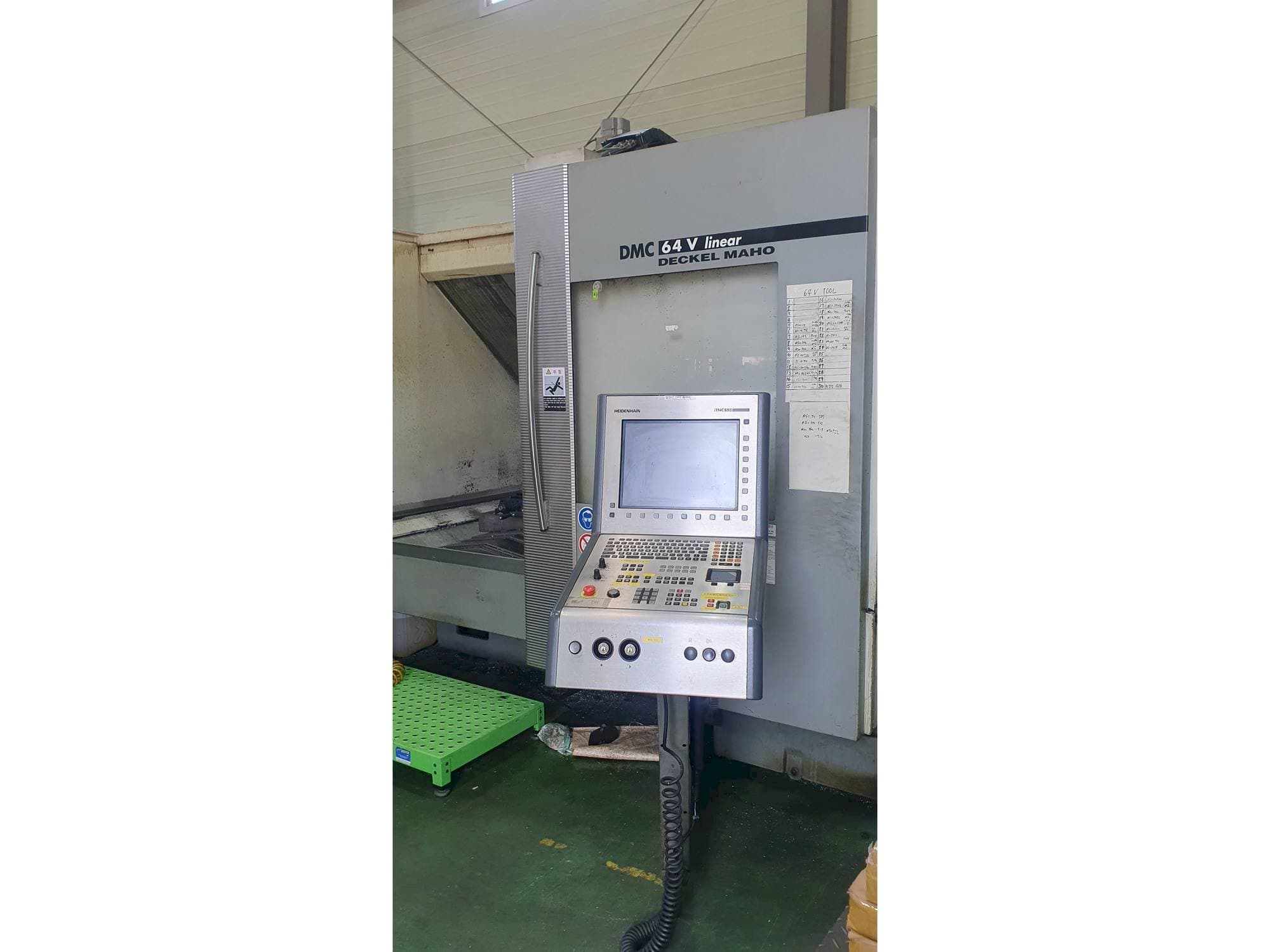 Frontansicht der DECKEL MAHO DMC 64 V  Maschine