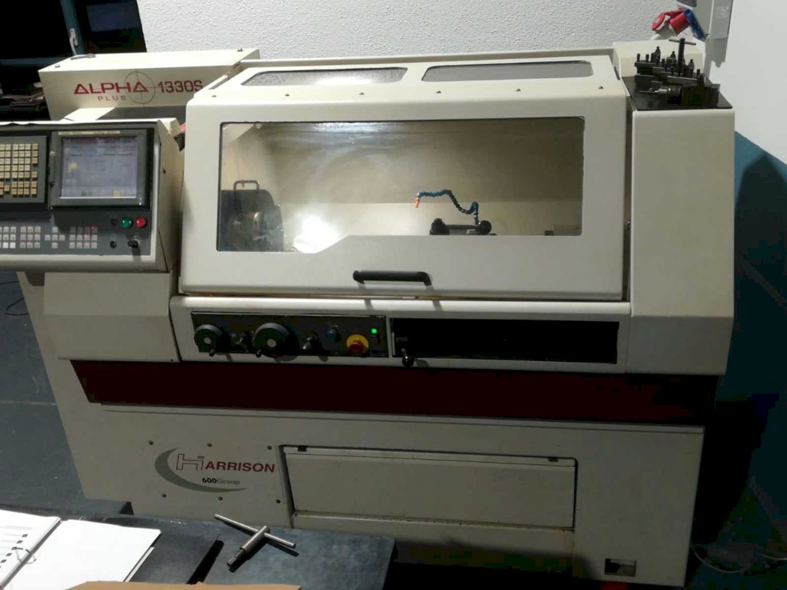 Frontansicht der Harrison Alpha 1330S Plus Maschine
