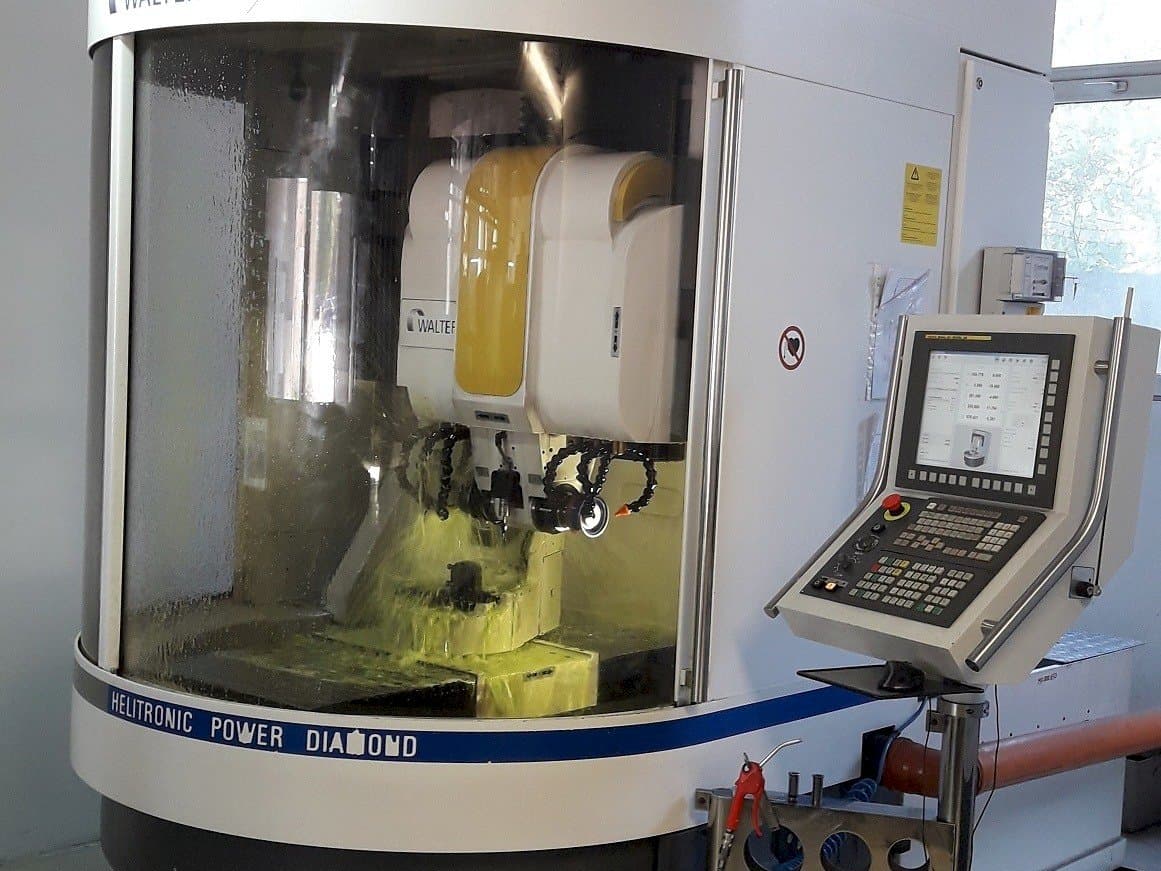 Frontansicht der Walter Helitronic Power F  Maschine