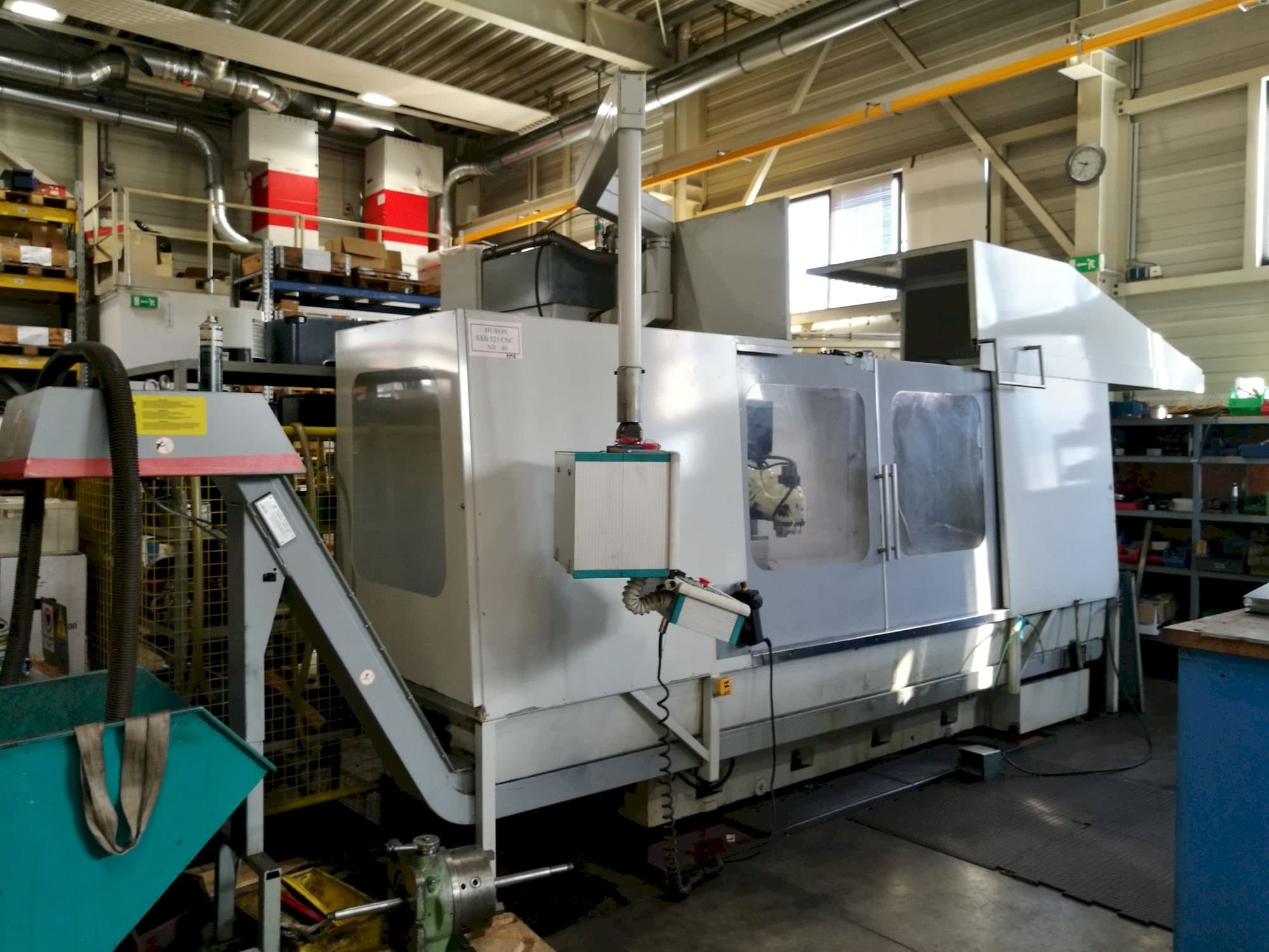 Frontansicht der Huron SXB 523 CNC Maschine