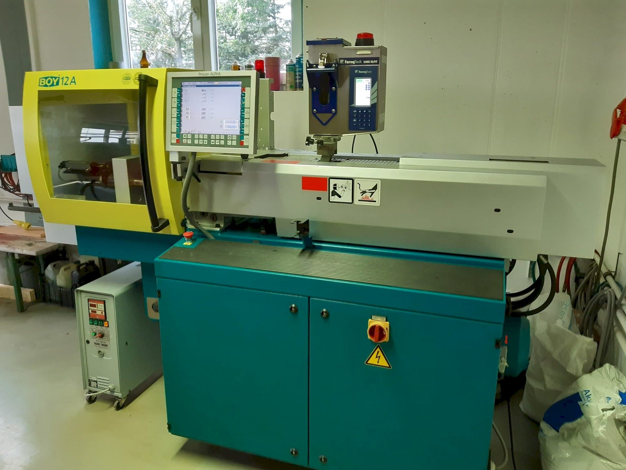 Frontansicht der BOY 12A  Maschine