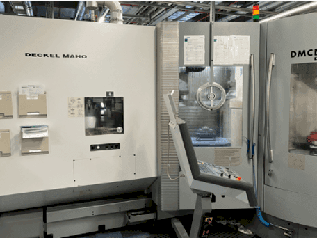 Frontansicht der DECKEL MAHO DMC 60 T RS3  Maschine
