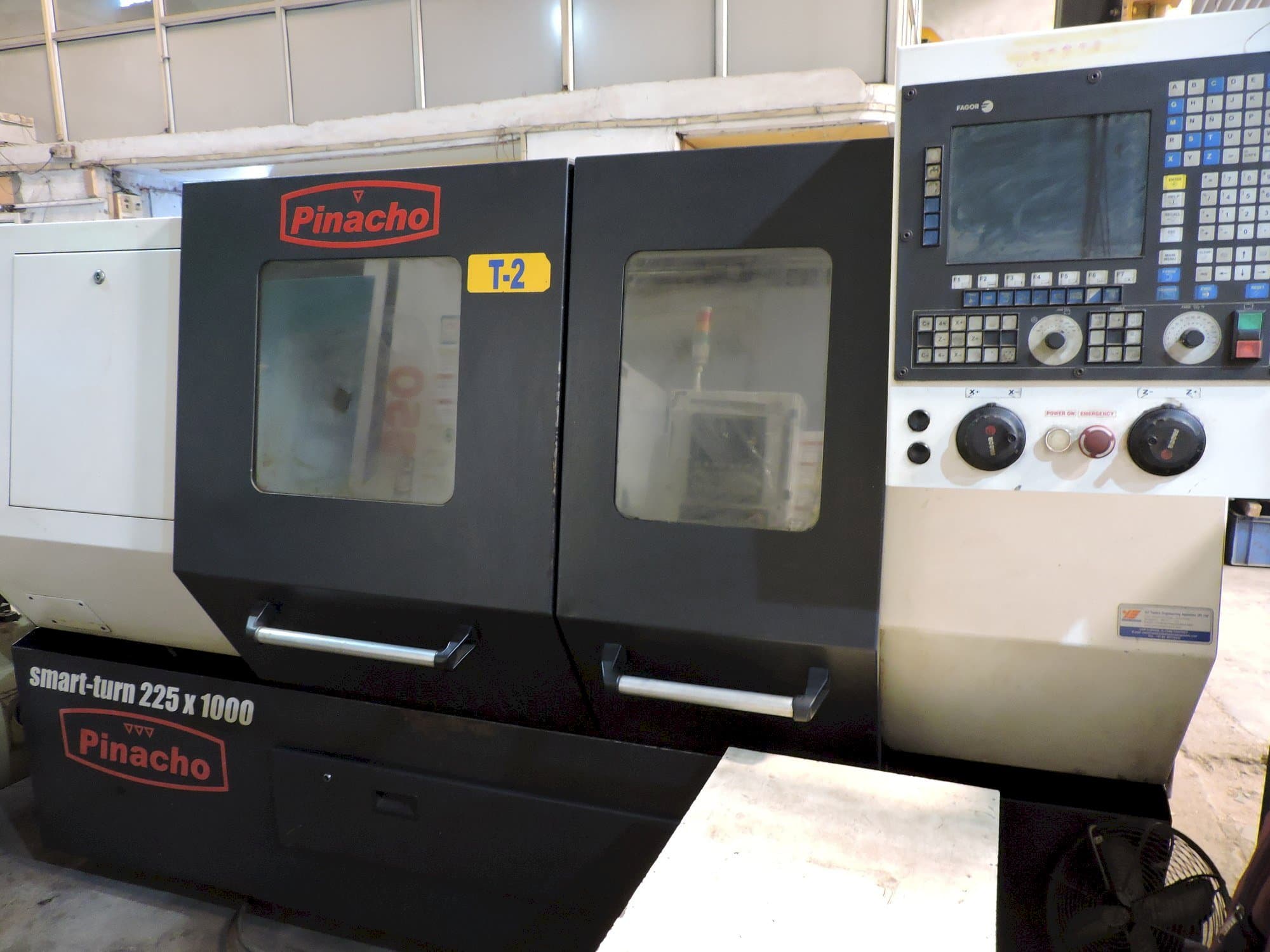 Frontansicht der Pinacho Smart Turn 225 x 1000 Maschine