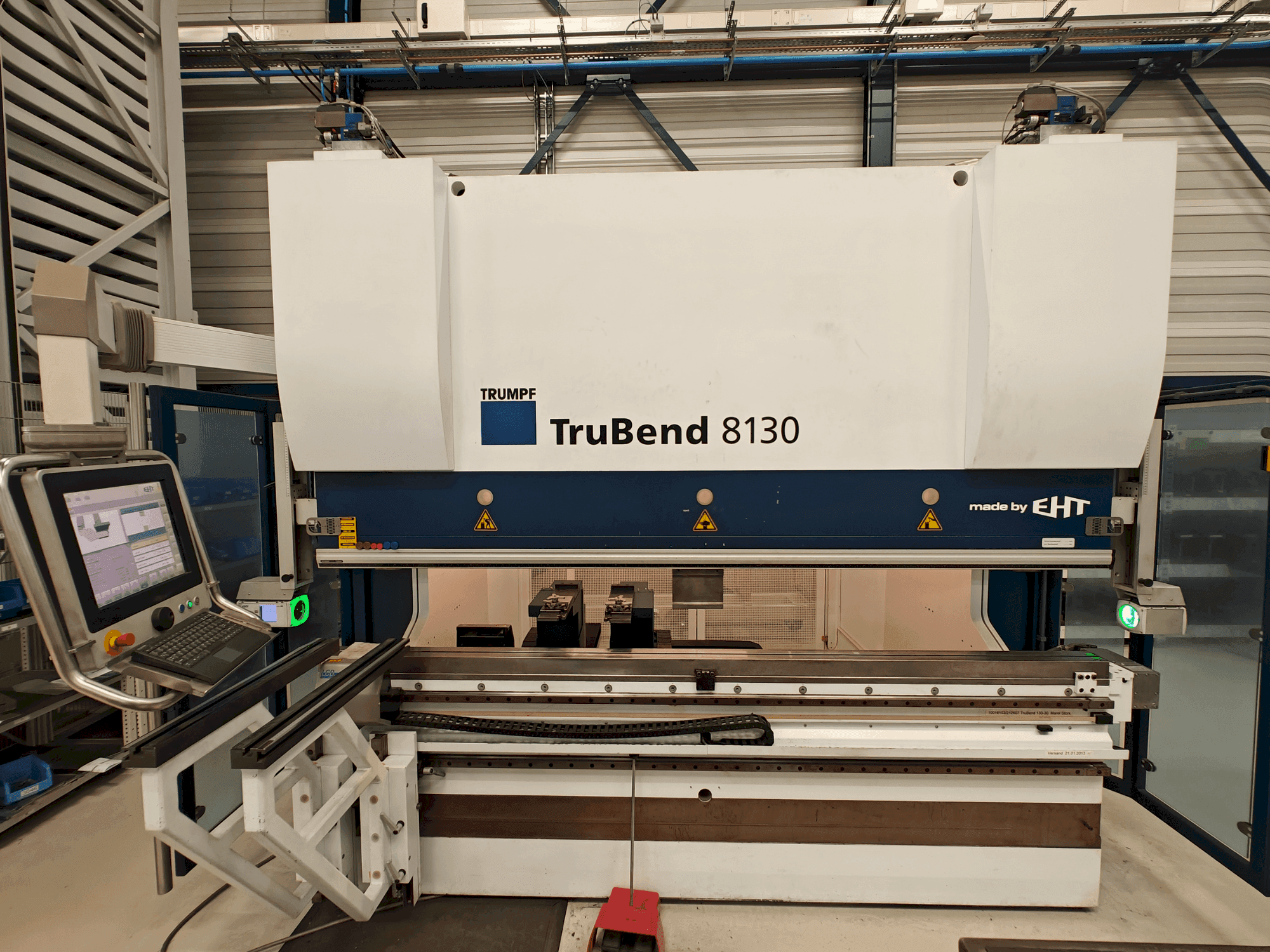 Frontansicht der TRUMPF EHT TruBend 8130-30 Maschine