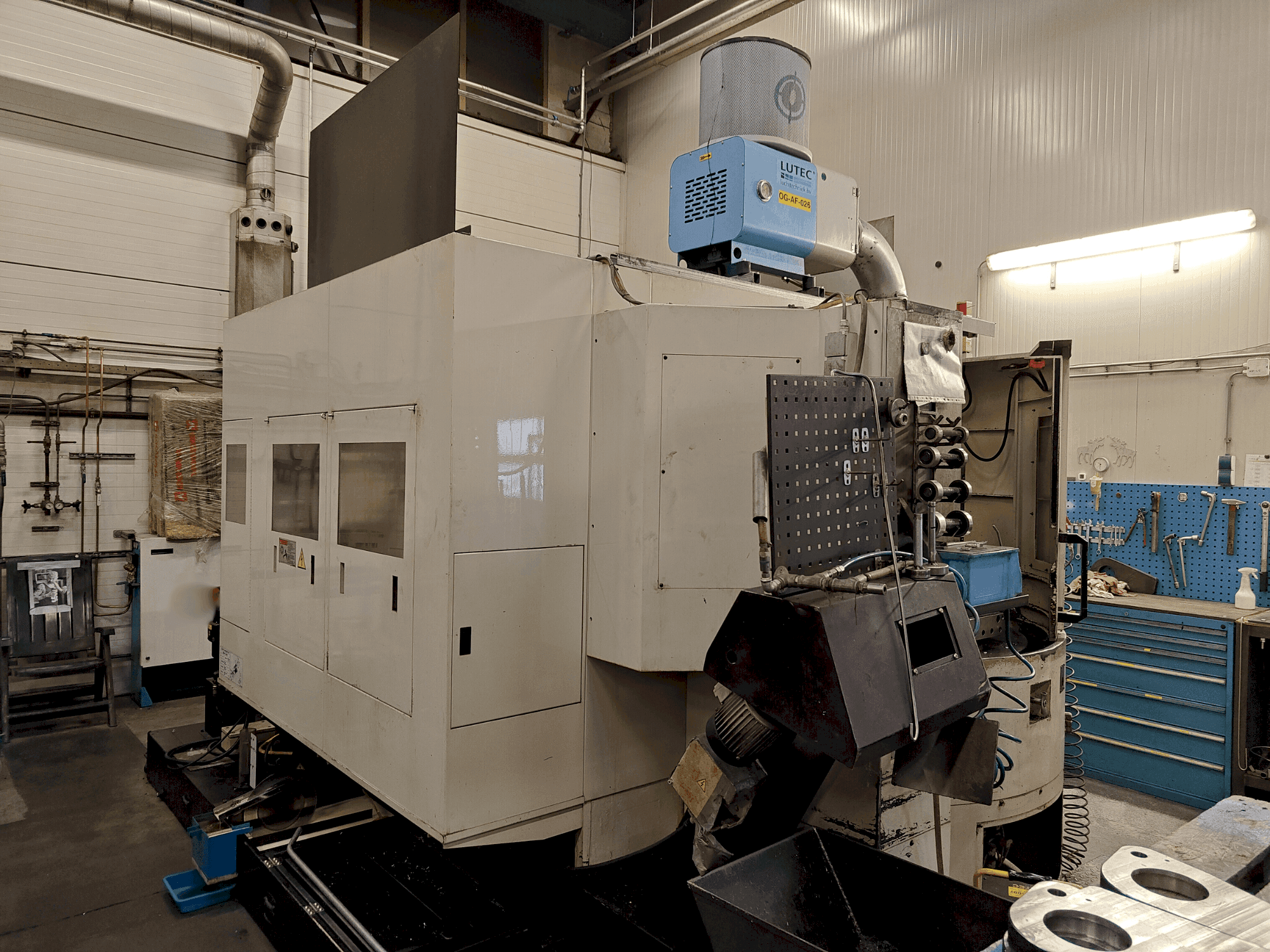 Frontansicht der Hurco HTX 500  Maschine