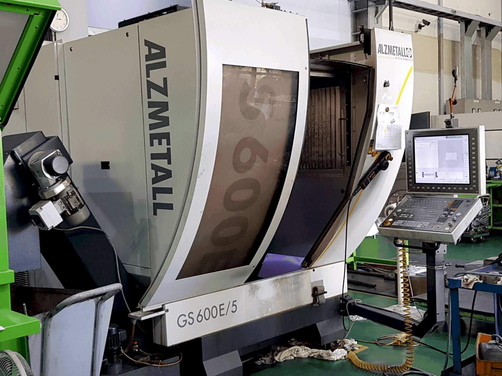 Frontansicht der Alzmetall GS600E/5 Maschine