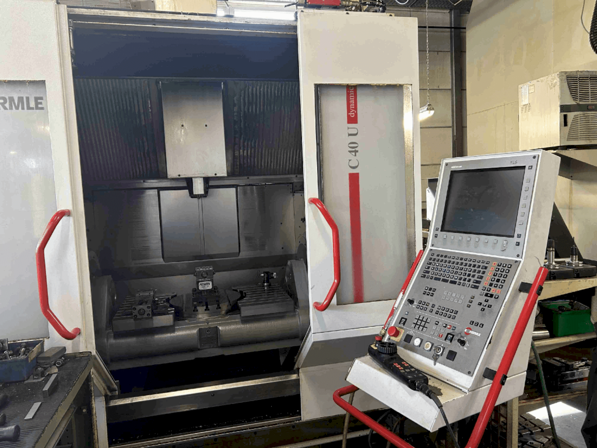 Frontansicht der HERMLE C40U  Maschine