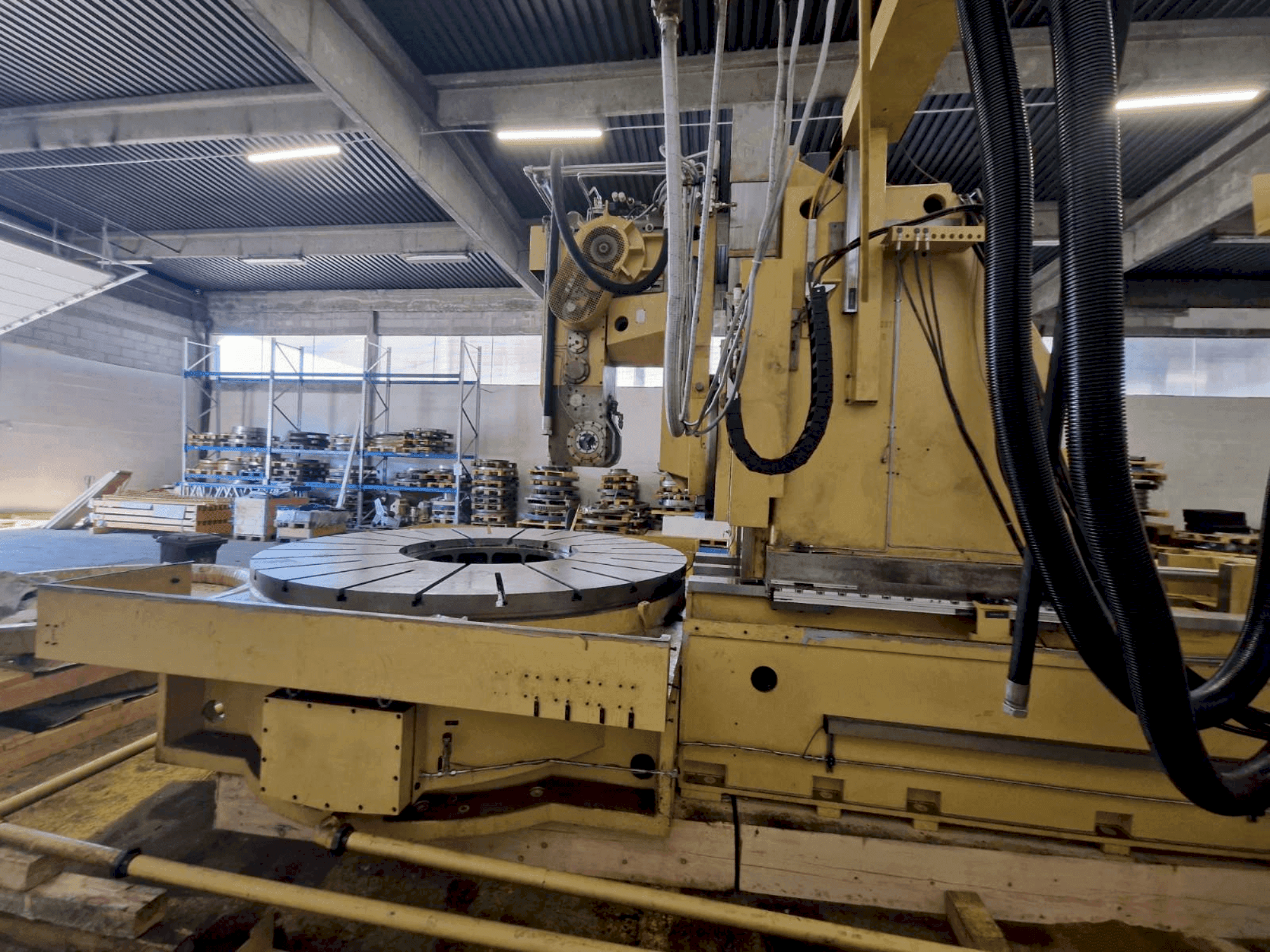 Frontansicht der Gleason PFAUTER P 2800 Maschine