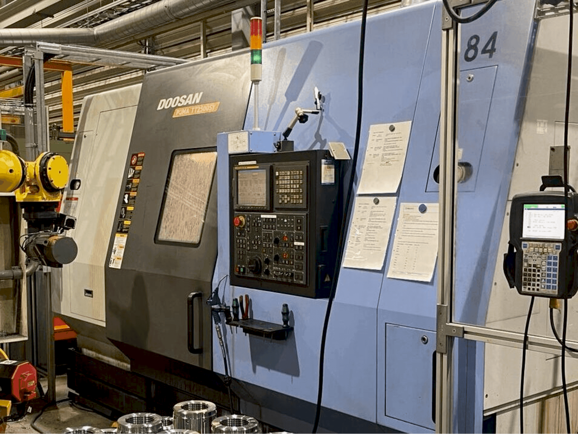 Frontansicht der DOOSAN PUMA TT 2500 SY  Maschine