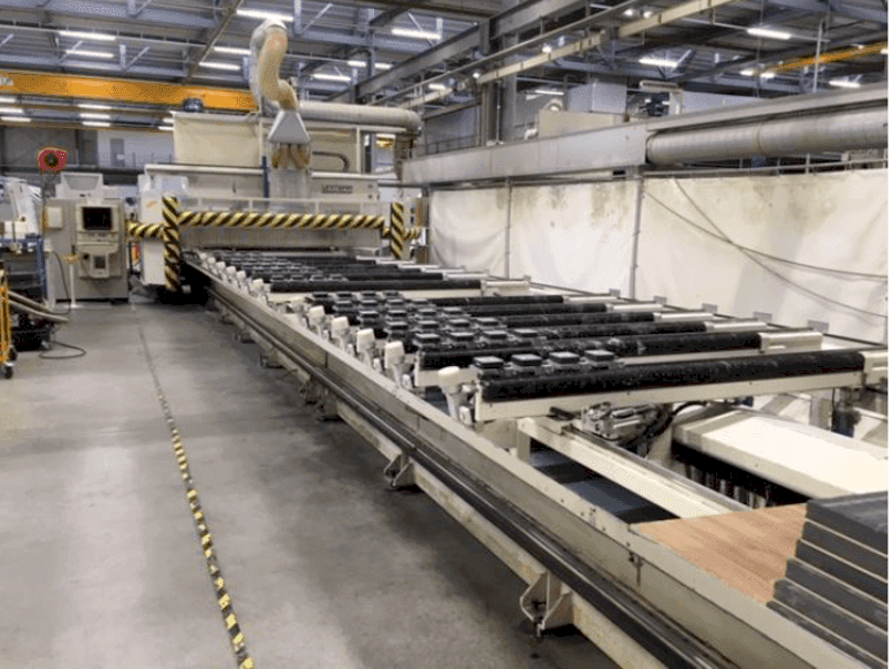 Linke Seitenansicht der Uniteam 5 achs Maschine